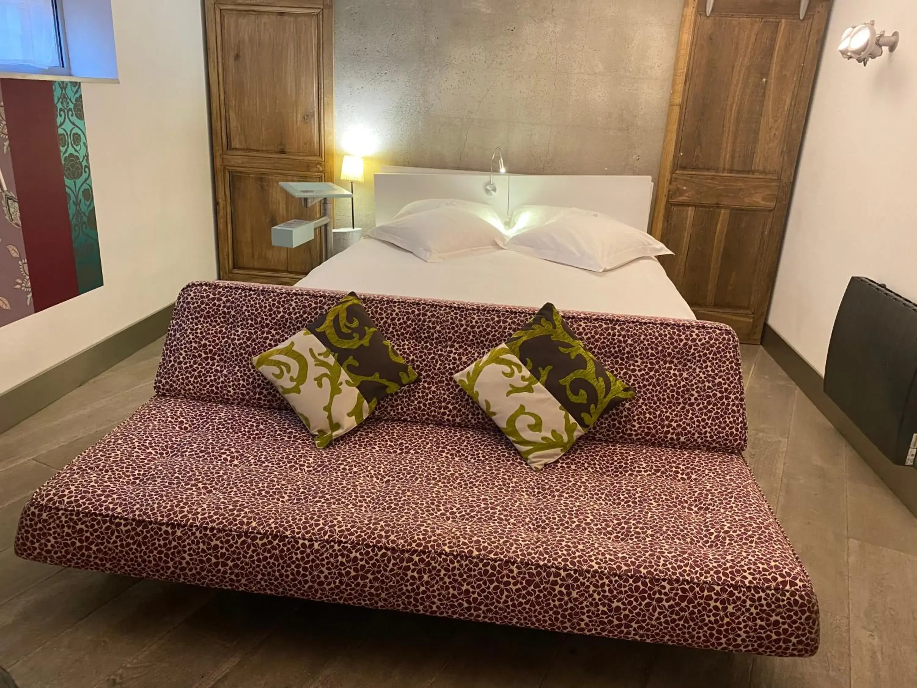 Bed in Hôtel Le Dormeur du Val