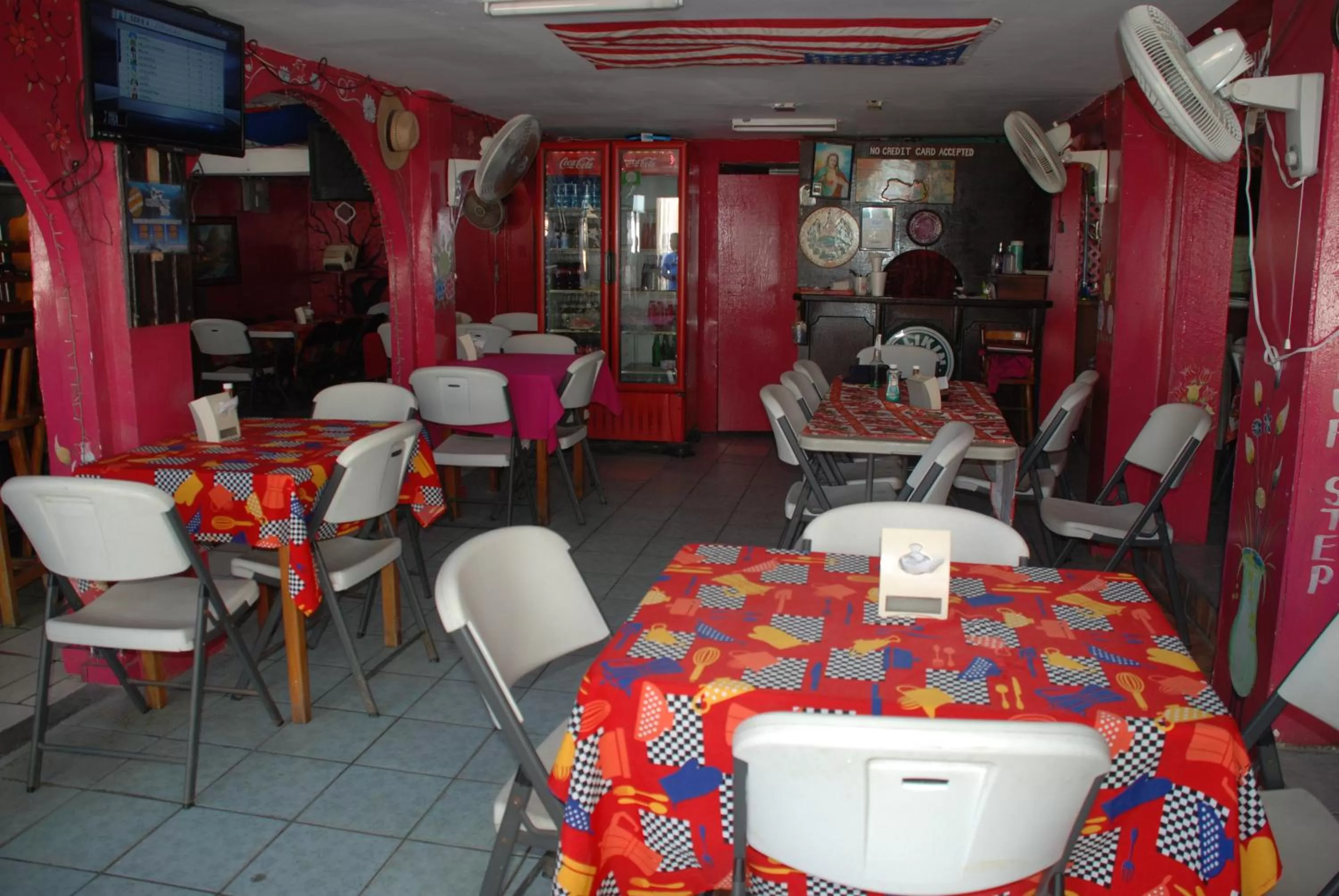 Restaurant/places to eat in Hotel Coastalbay 2 & Golf Cart Rental