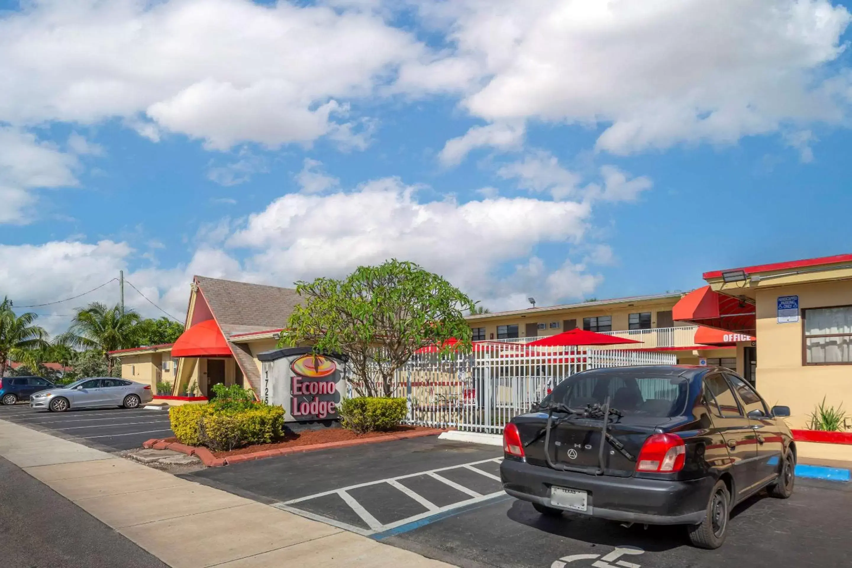 Property Building in Econo Lodge Hollywood-Ft Lauderdale International Airport