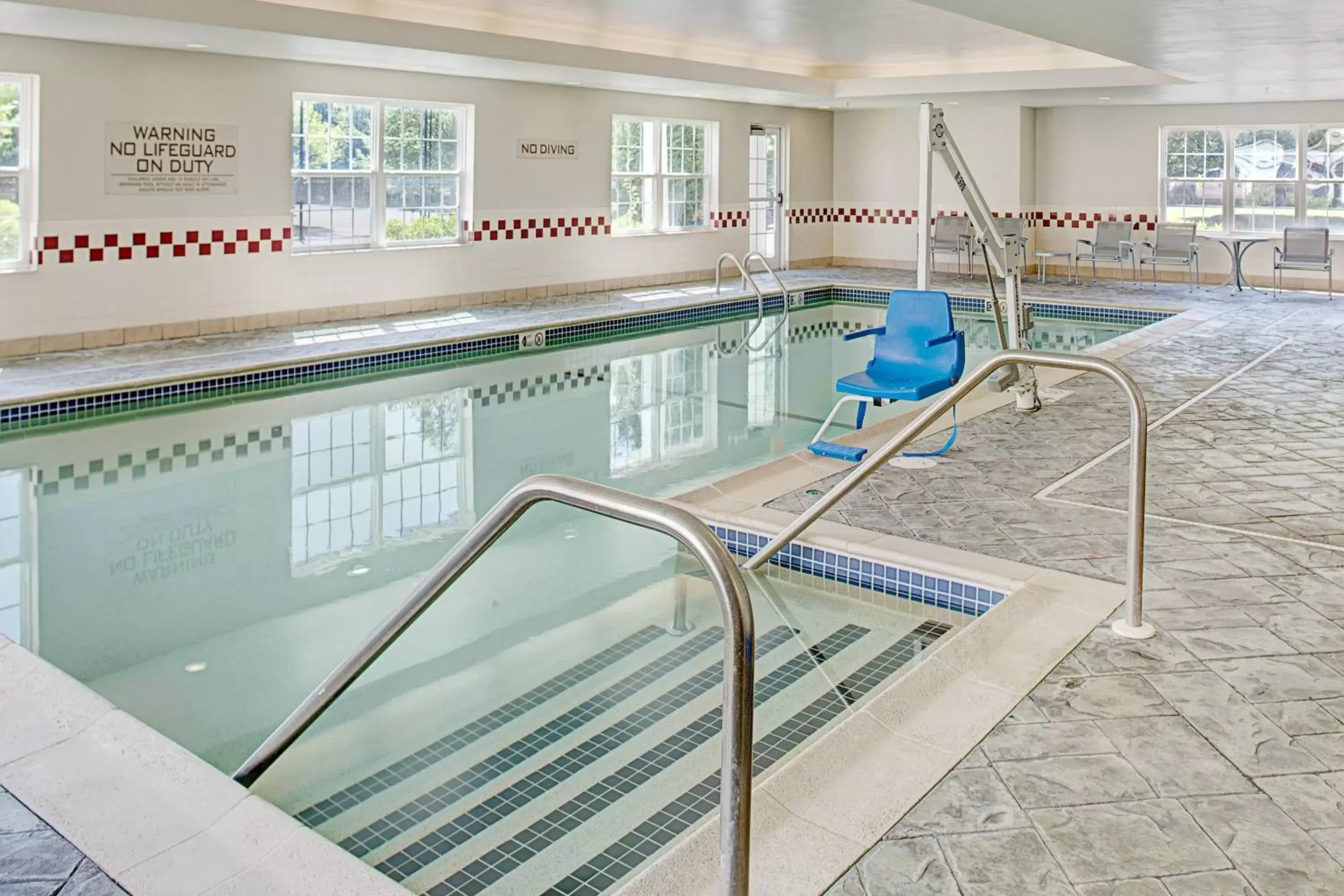 Swimming Pool in Residence Inn Boston Franklin