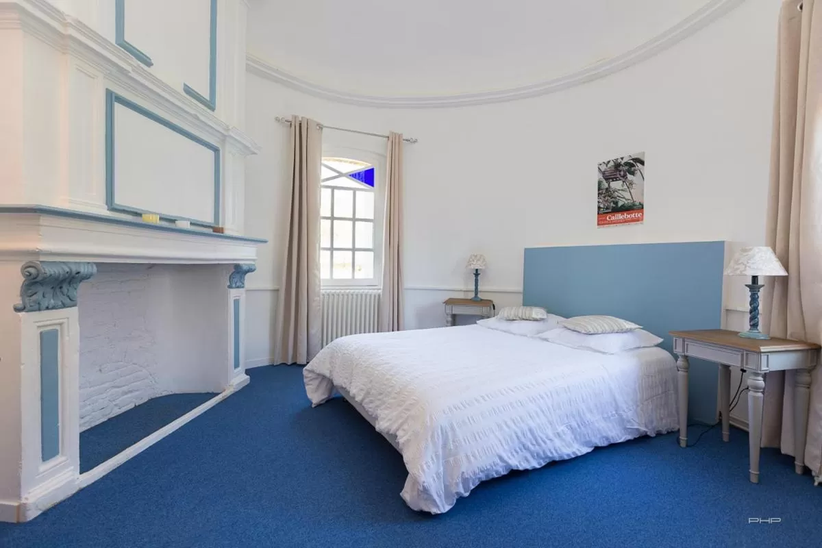 Day, Bed in Auberge du Manoir d'Archelles