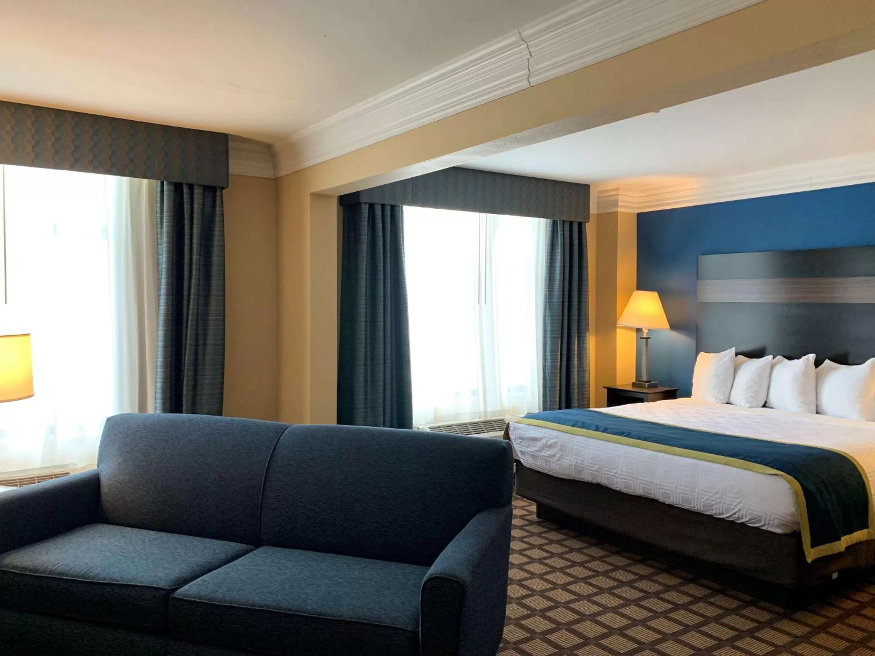 Photo of the whole room, Bed in Comfort Inn Saint Paul East