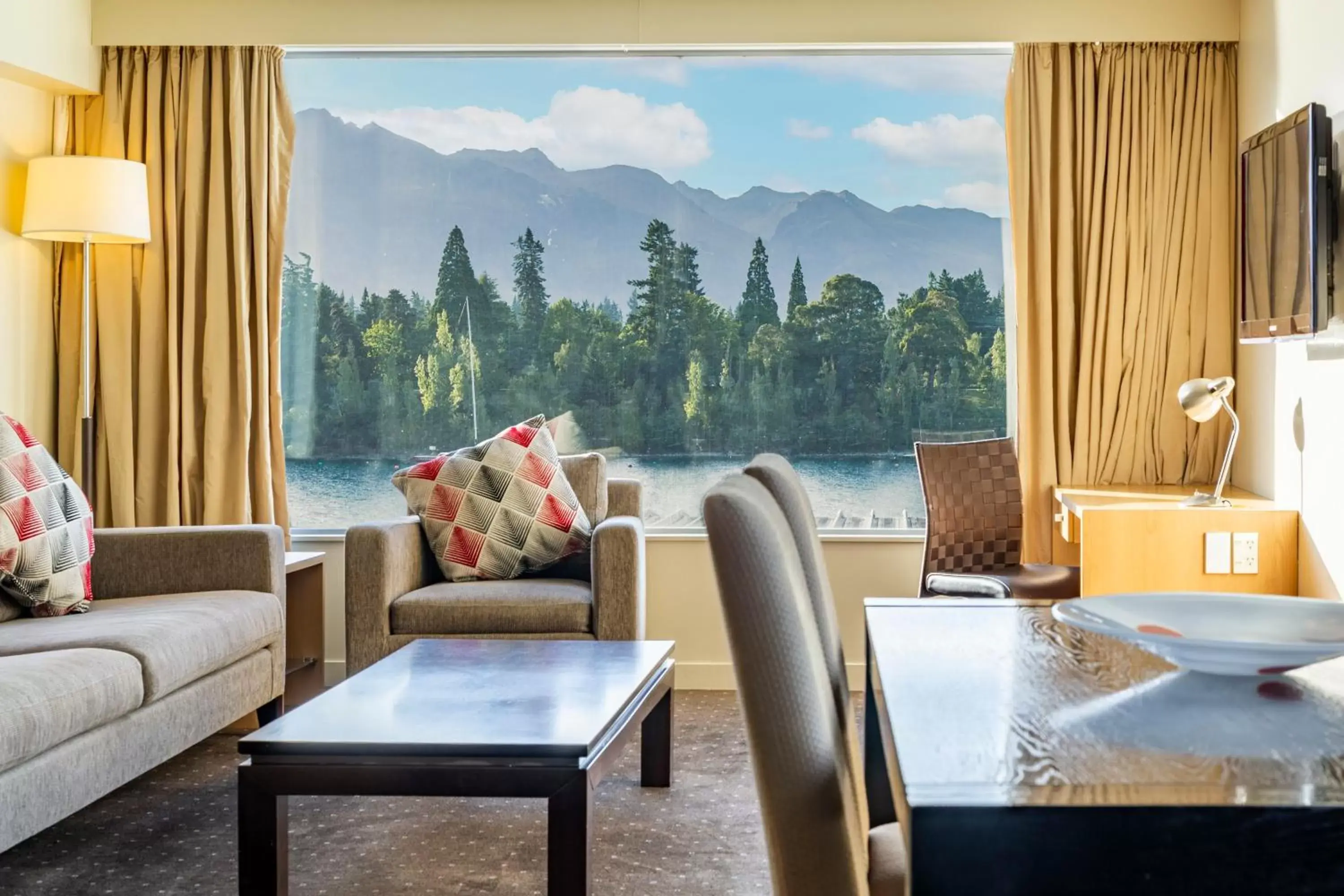 Living room in Crowne Plaza Queenstown, an IHG Hotel