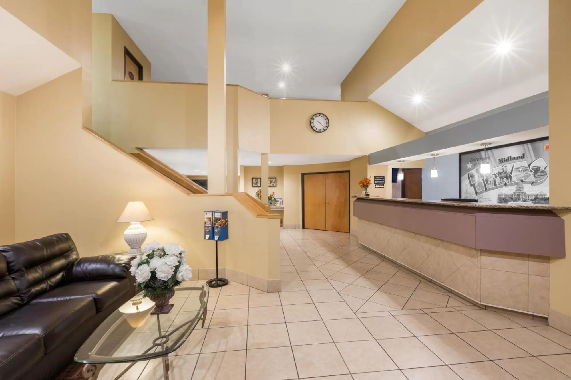 Lobby or reception in Super 8 by Wyndham Midland