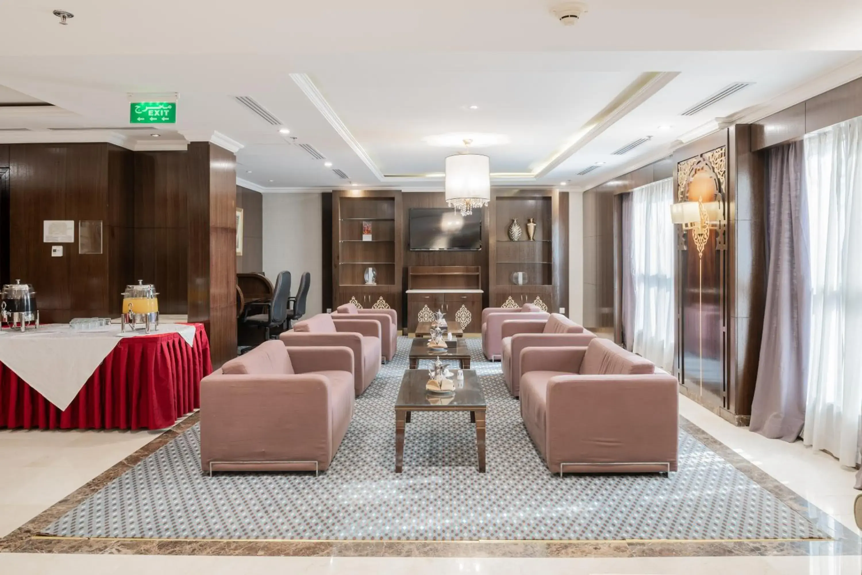 Lounge or bar in Taiba Madinah Hotel