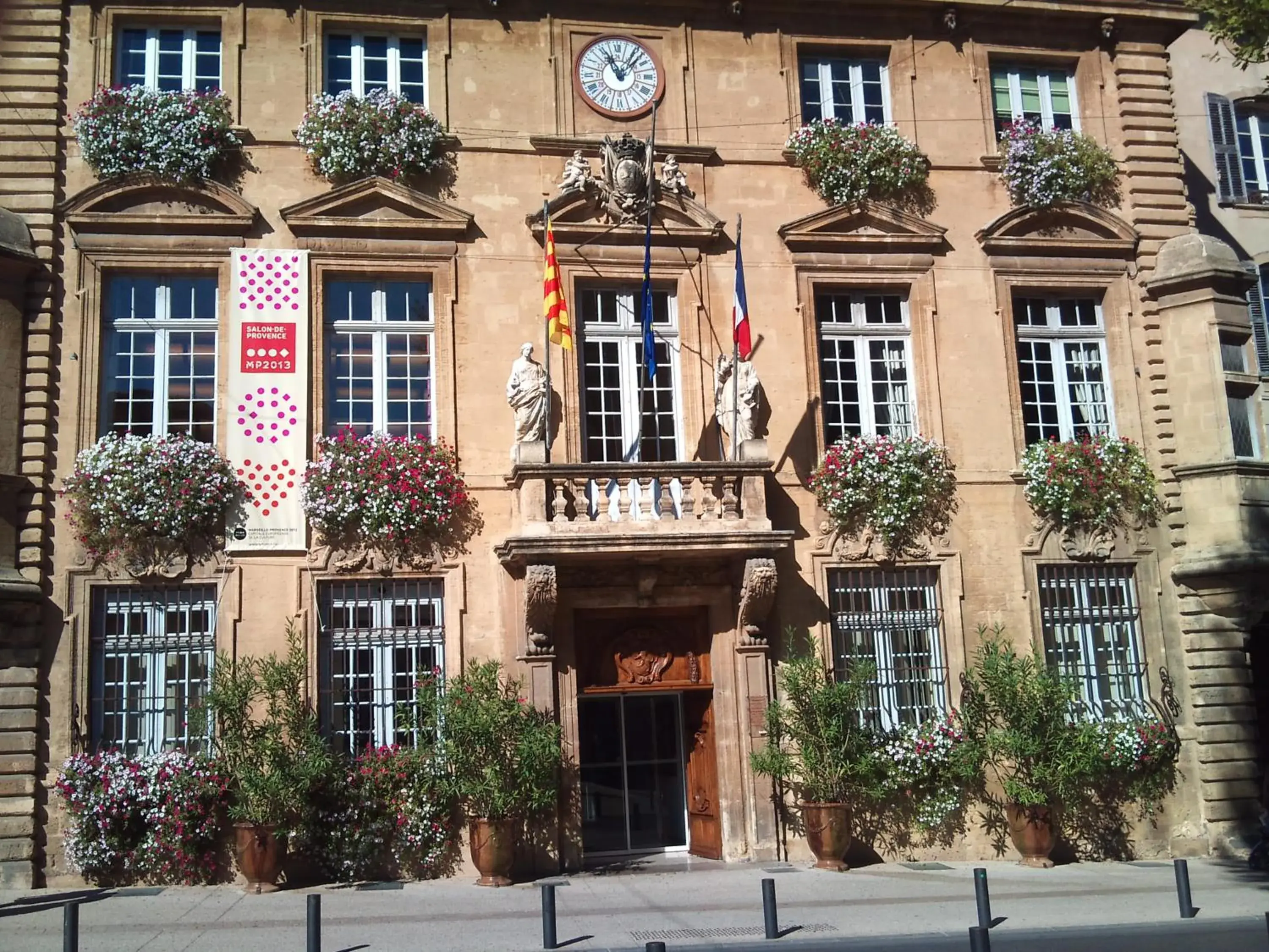 Nearby landmark, Property Building in Campanile Salon-De-Provence