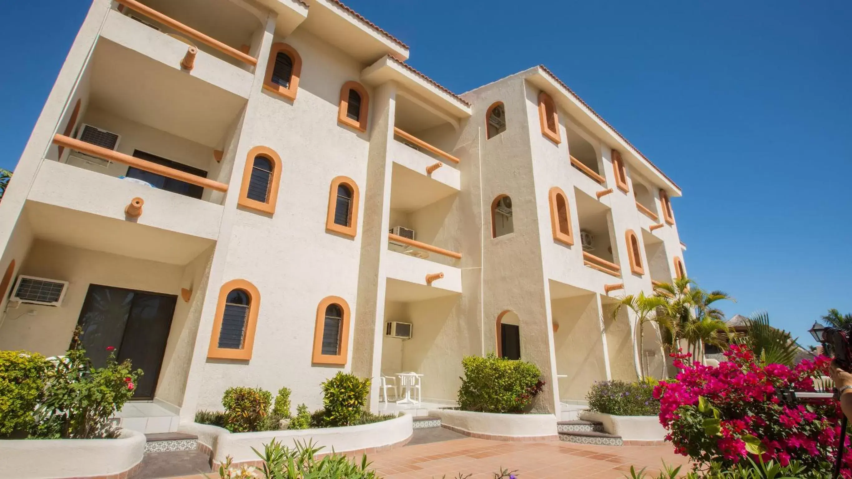 Property Building in Park Royal Homestay Los Cabos