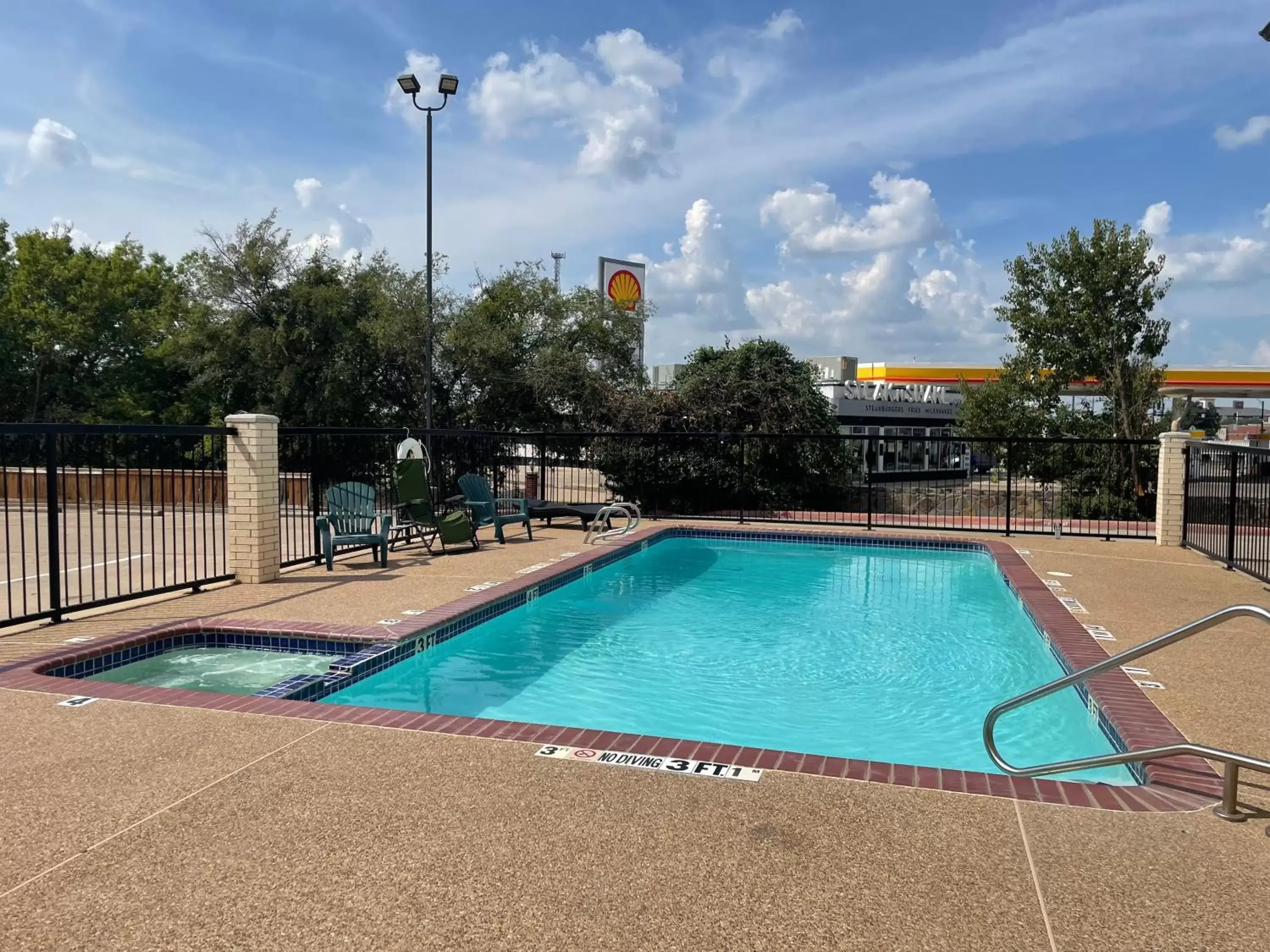 Swimming Pool in Red Roof Inn & Suites Weatherford