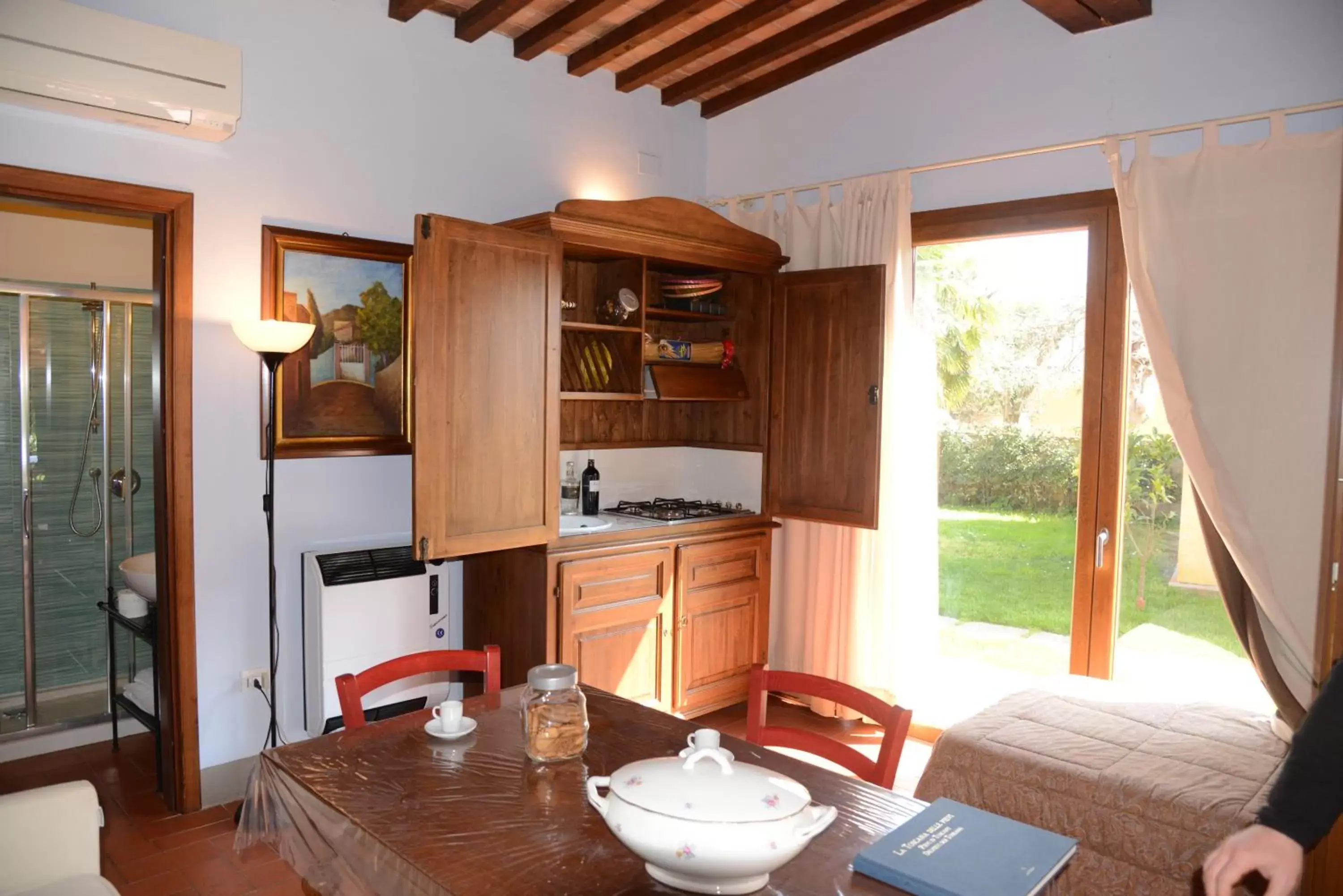 Photo of the whole room, Kitchen/Kitchenette in B&B La corte di Stelio