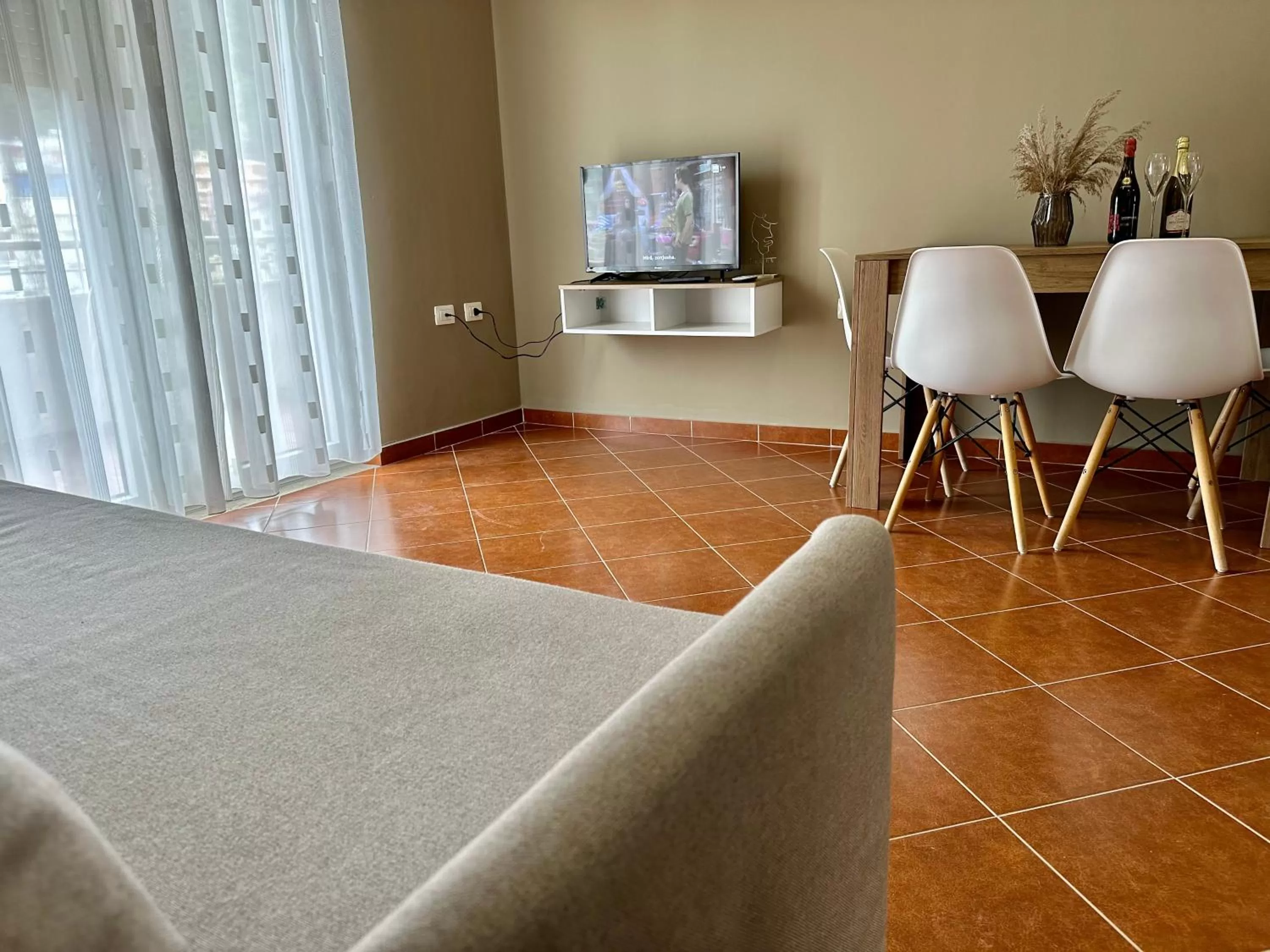Communal lounge/ TV room in FAMILY SUITE RESIDENCE