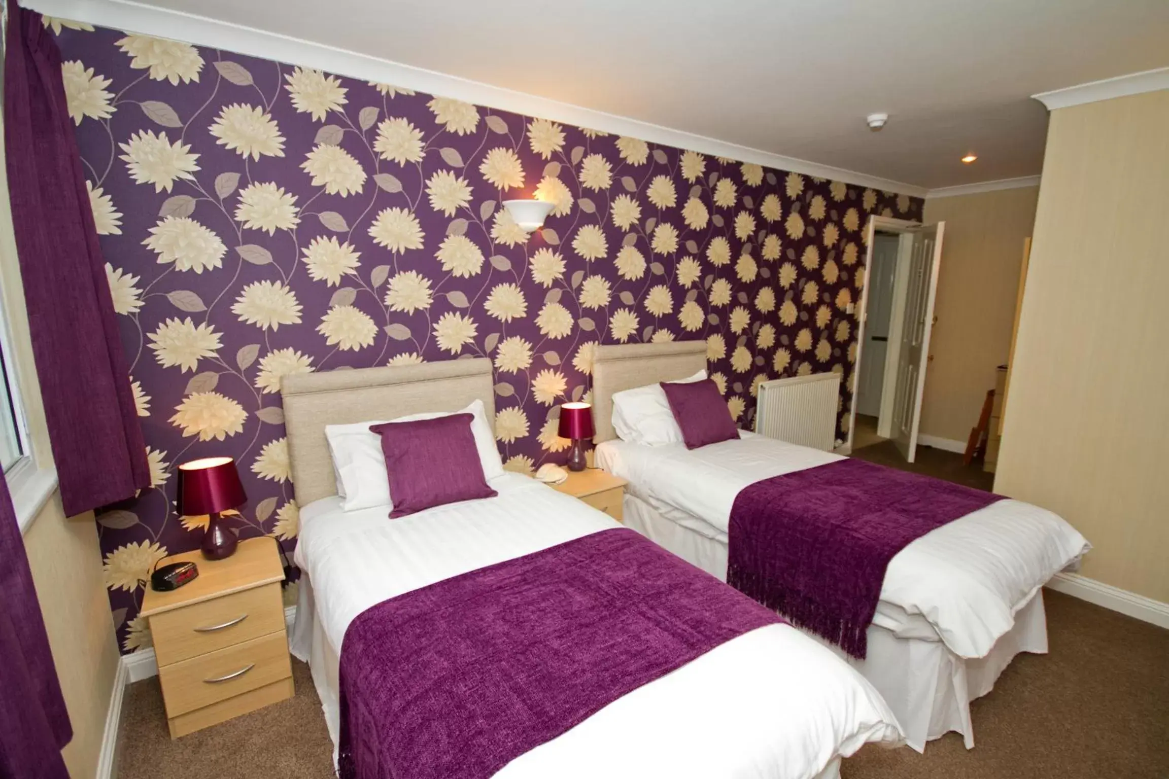 Bedroom, Bed in Gwesty Minffordd Hotel Bedroom, Bed in Gwesty Minffordd Hotel