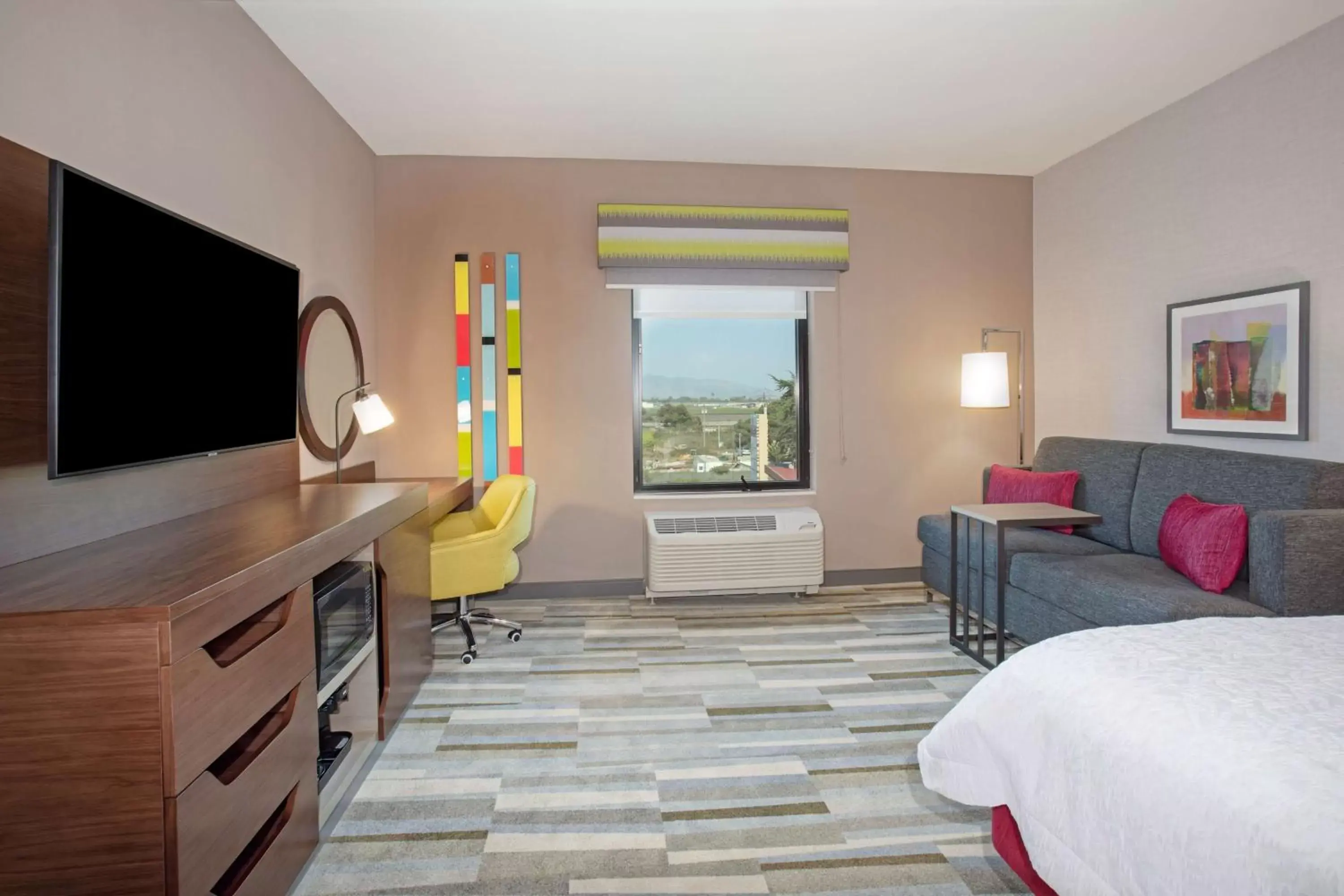 Bedroom, Seating Area in Hampton Inn & Suites Watsonville