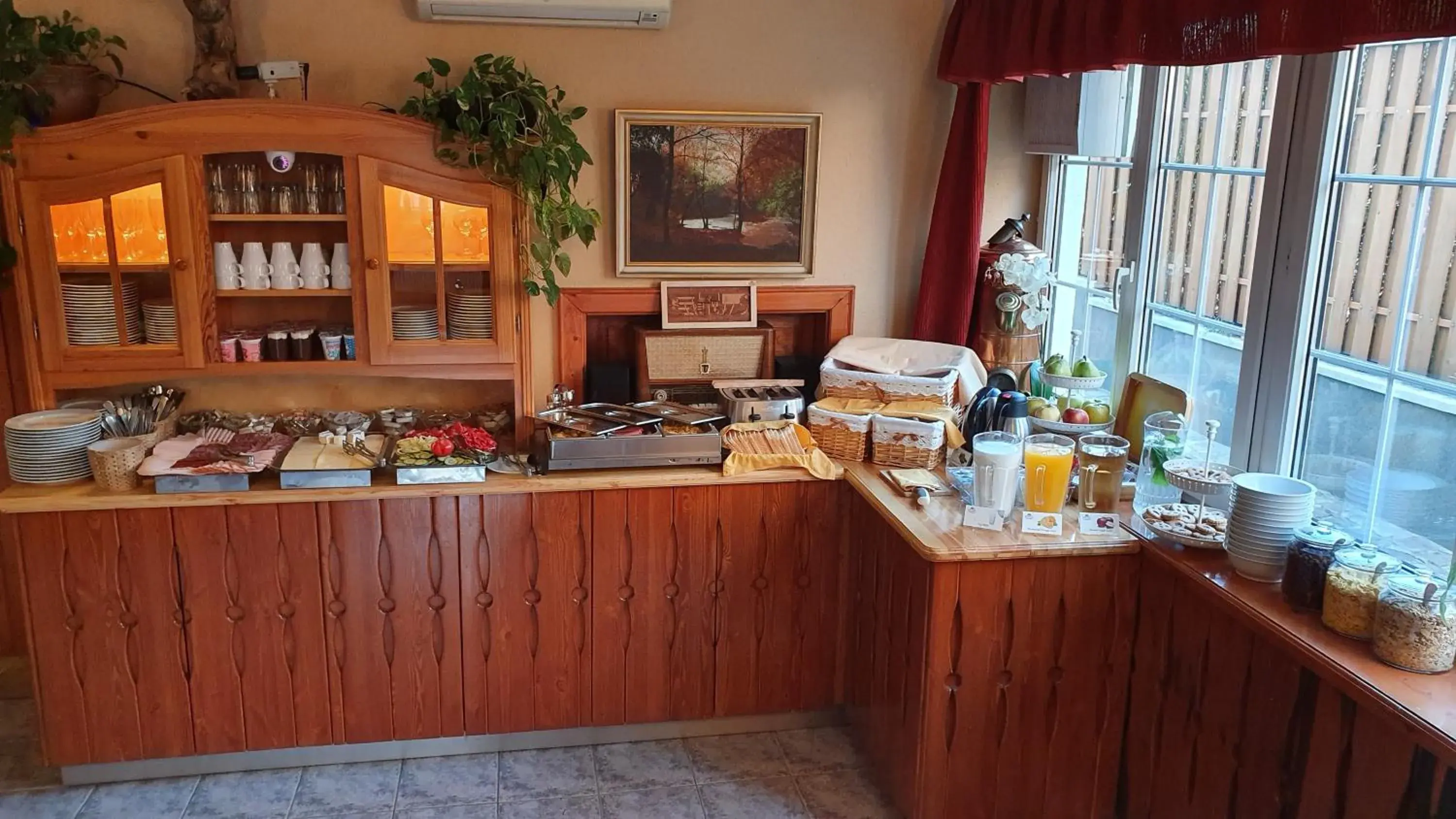 Buffet breakfast, Kitchen/Kitchenette in Hotel Karin
