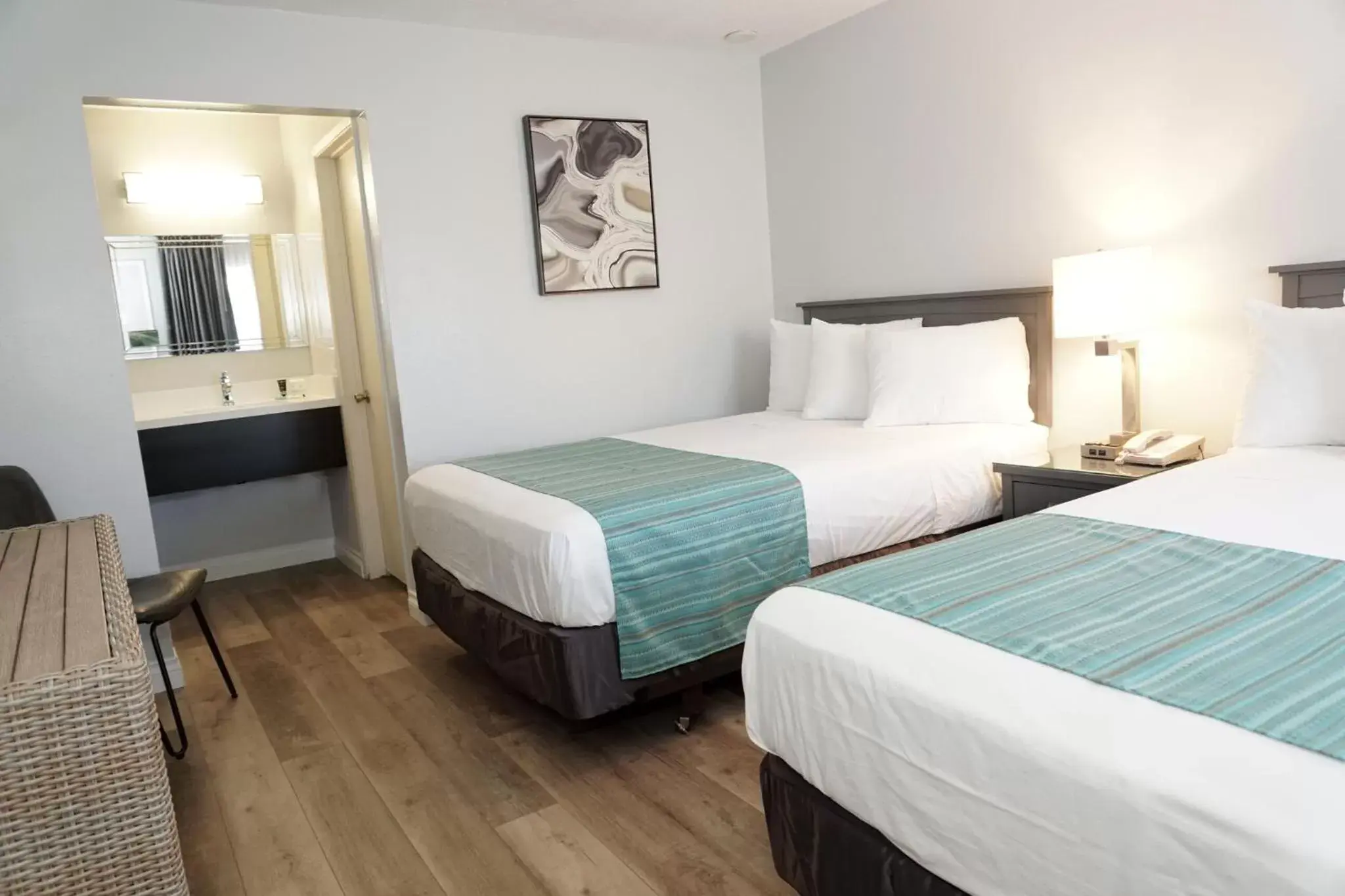 Bedroom, Bed in Riverleaf Inn Mission Valley Bedroom, Bed in Riverleaf Inn Mission Valley