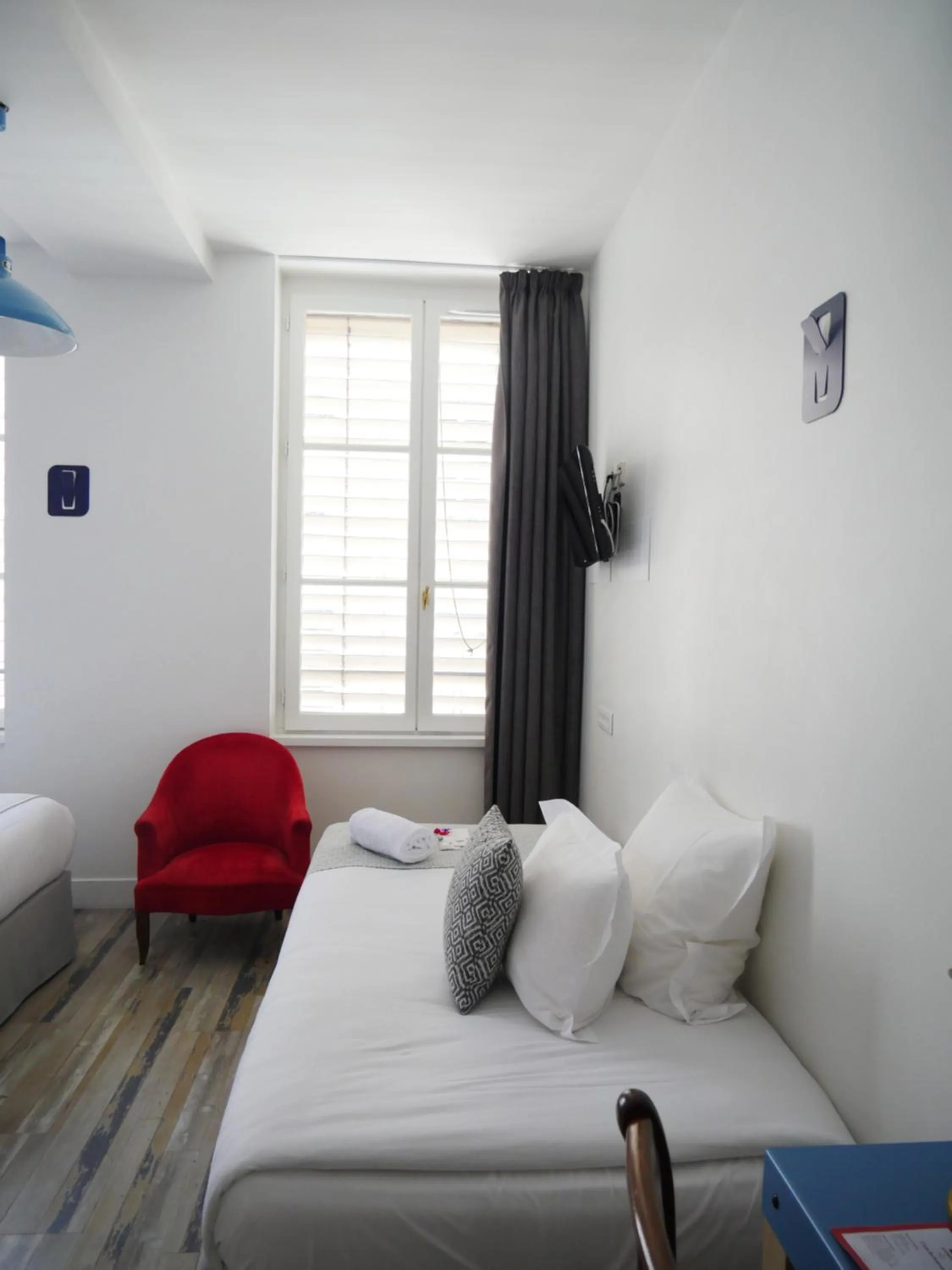 Bed in Hôtel du Simplon