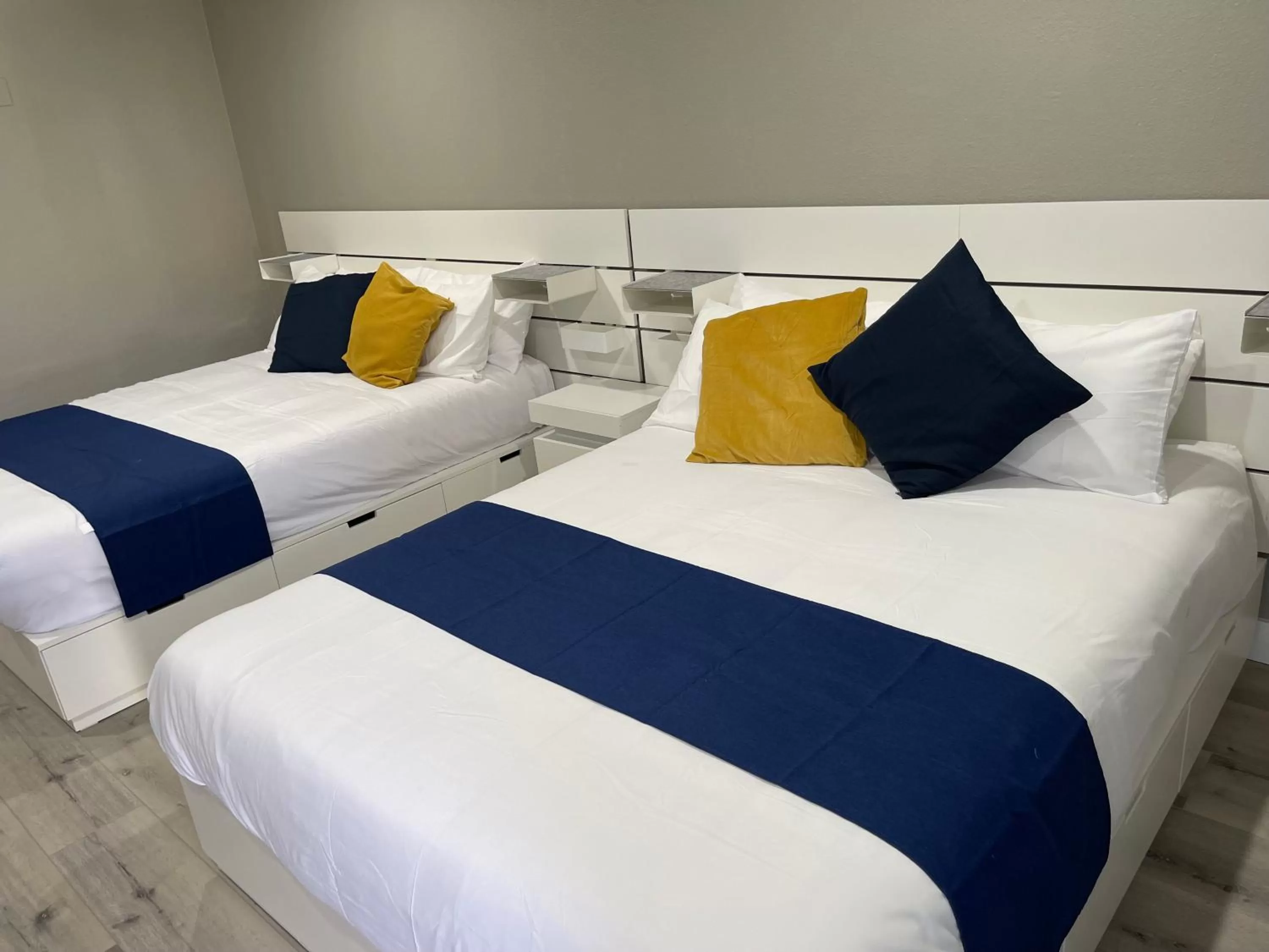 Bedroom, Bed in Omeo Suites