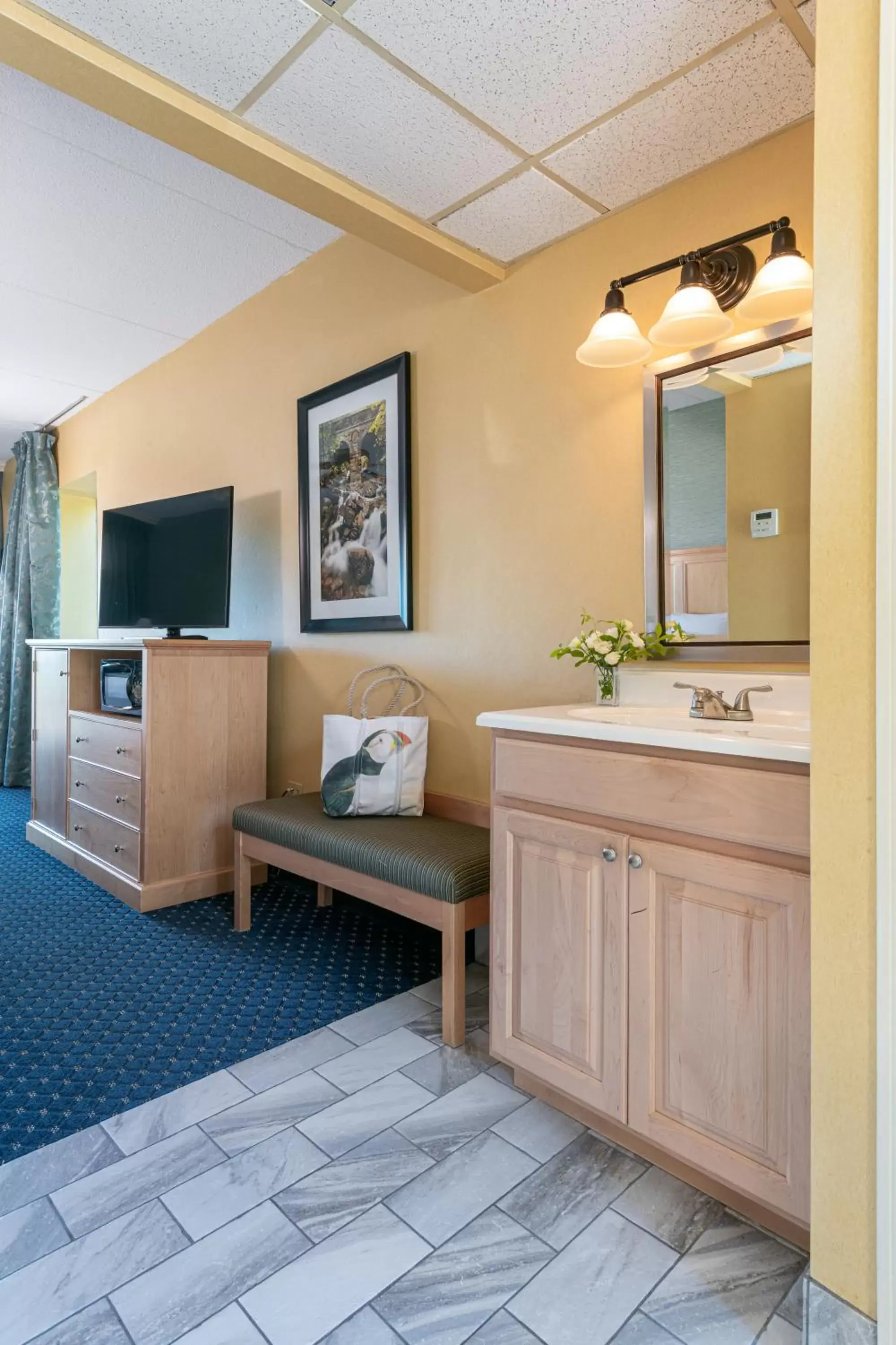 Maine Building - First Floor Queen Room with Two Queen Beds with Balcony in Atlantic Oceanside Hotel & Conference Center Maine Building - First Floor Queen Room with Two Queen Beds with Balcony in Atlantic Oceanside Hotel & Conference Center