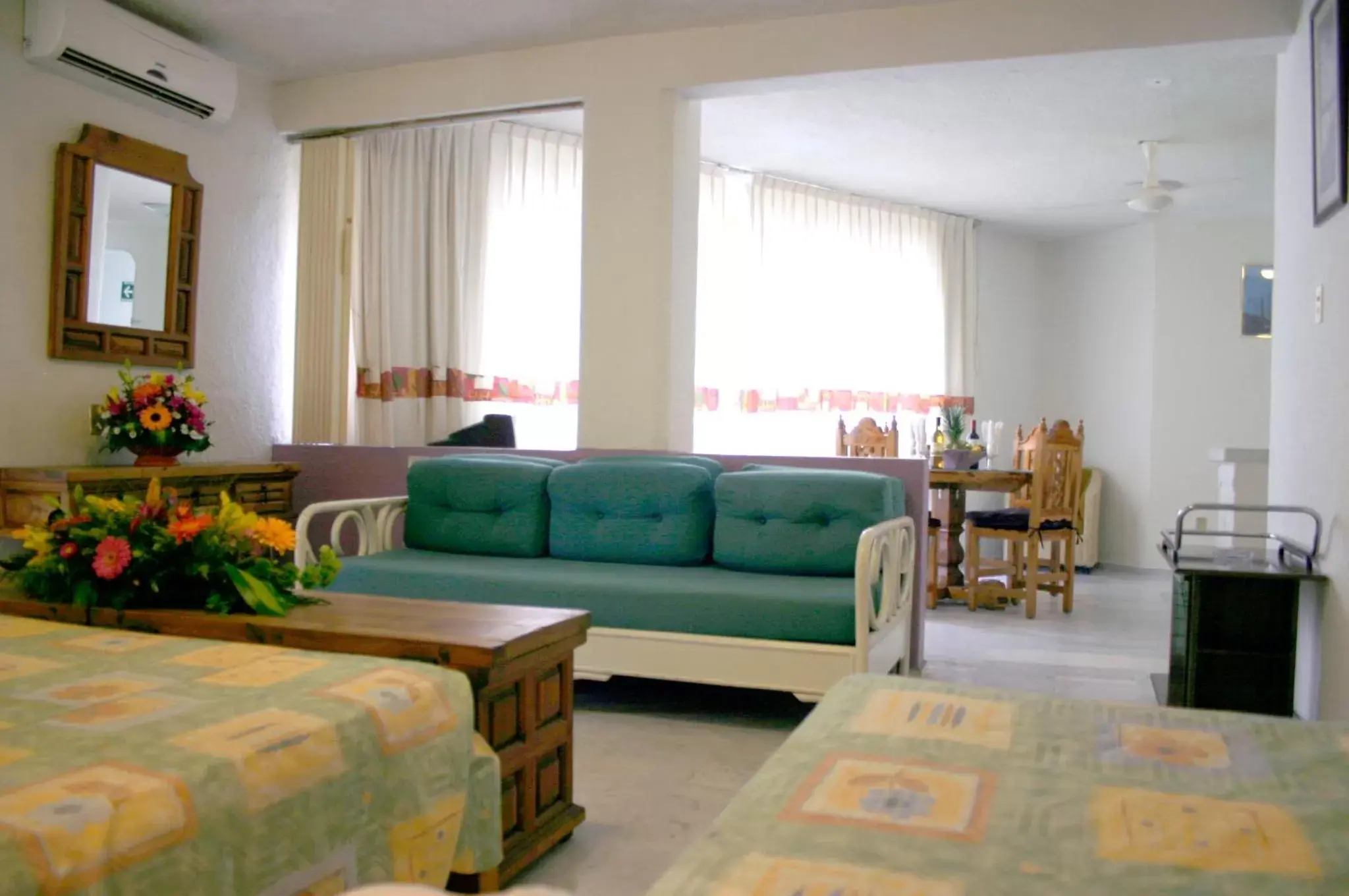 Decorative detail, Seating Area in Hotel Suites Jazmín Acapulco