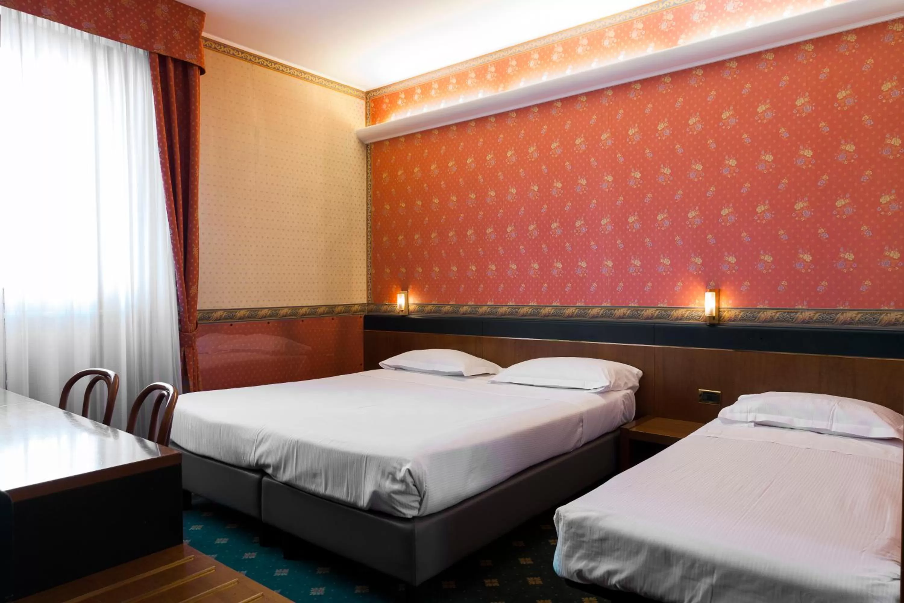 Photo of the whole room, Bed in Hotel Des Etrangers