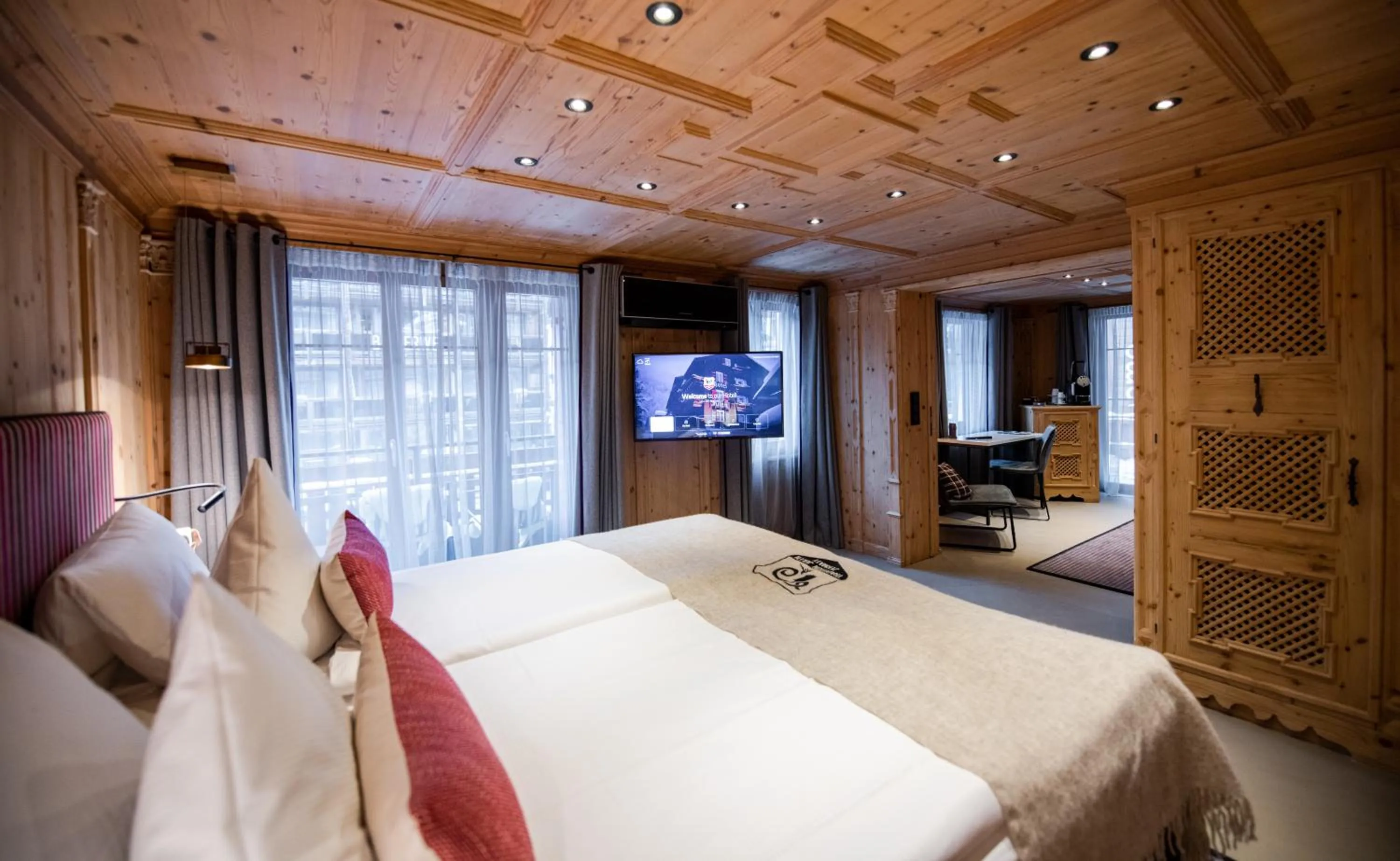 Photo of the whole room, Bed in Tradition Julen Hotel