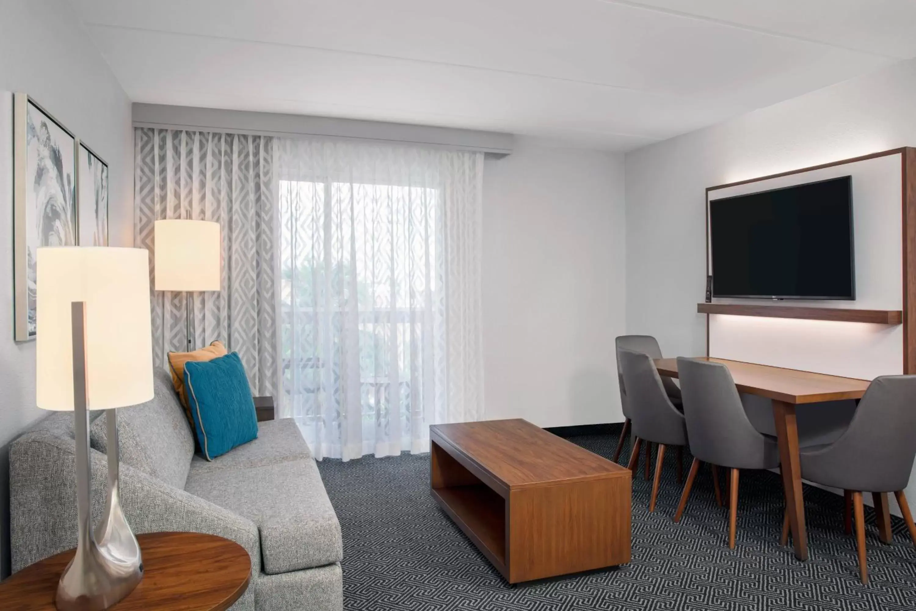 Living room, Seating Area in Courtyard by Marriott Miami Aventura Mall