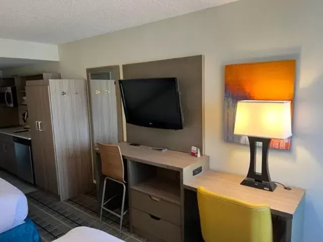 TV and multimedia, TV/Entertainment Center in MainStay Suites Horsham - Philadelphia