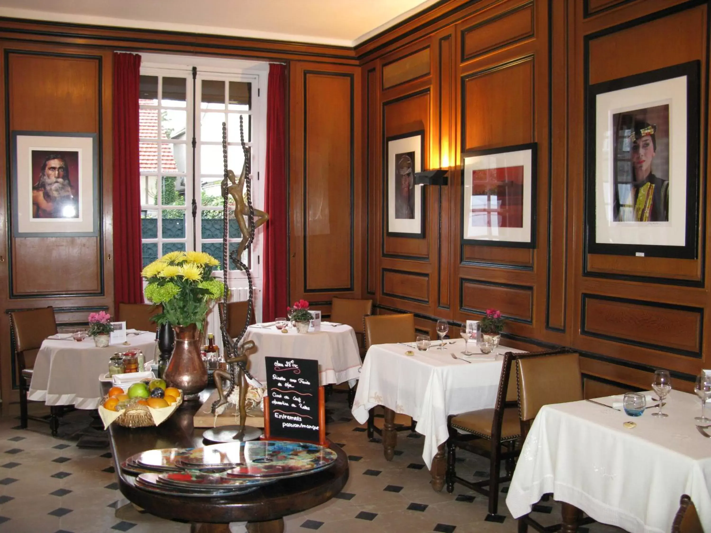 Restaurant/Places to Eat in Hôtellerie Du Bas-Bréau