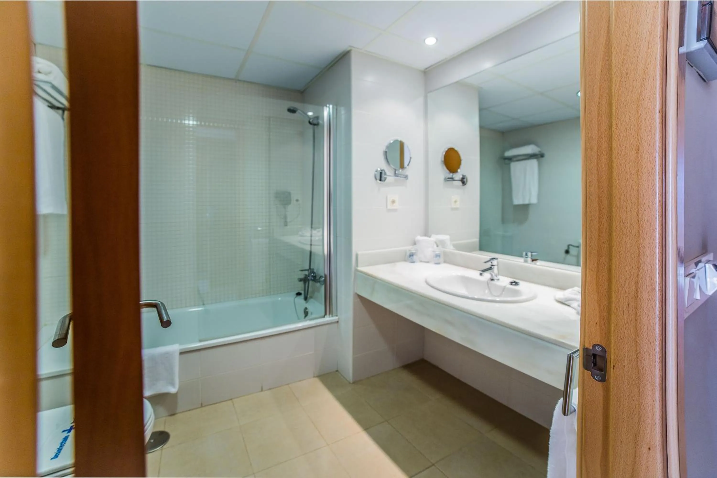 Bathroom in Hotel Adaria Vera