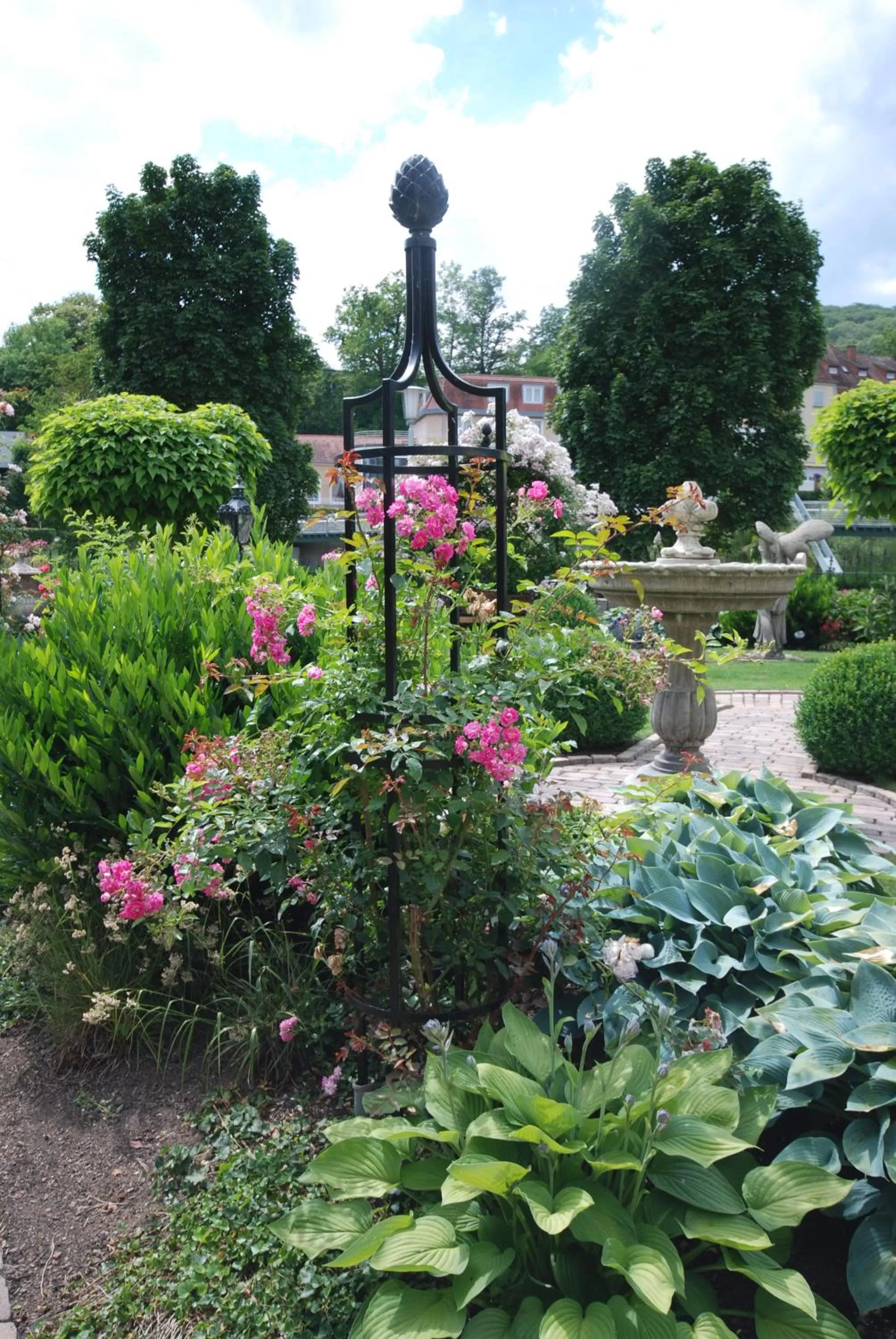 Garden view in Hotel Residenz am Rosengarten