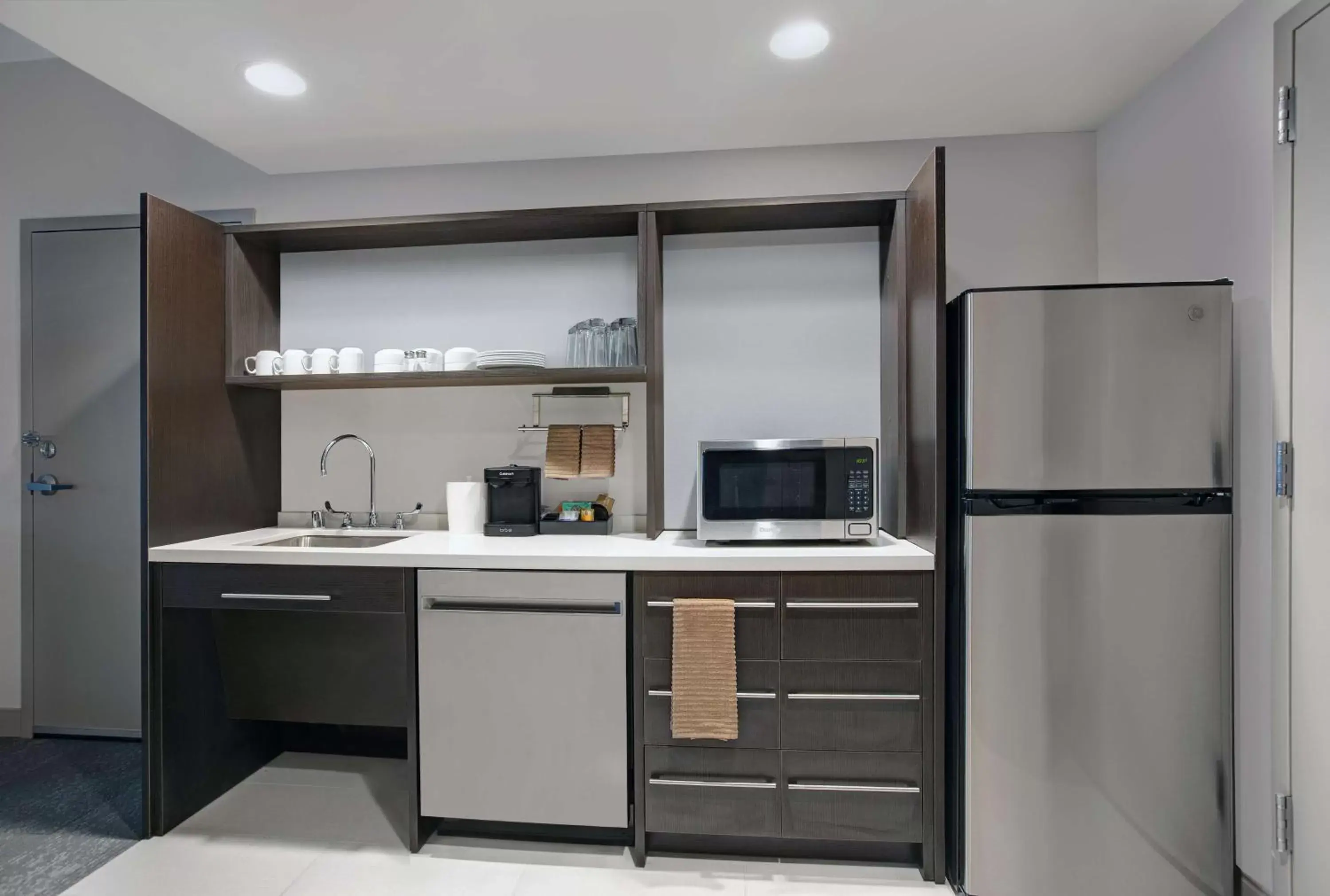 Kitchen or kitchenette, Kitchen/Kitchenette in Home2 Suites By Hilton Milwaukee Downtown