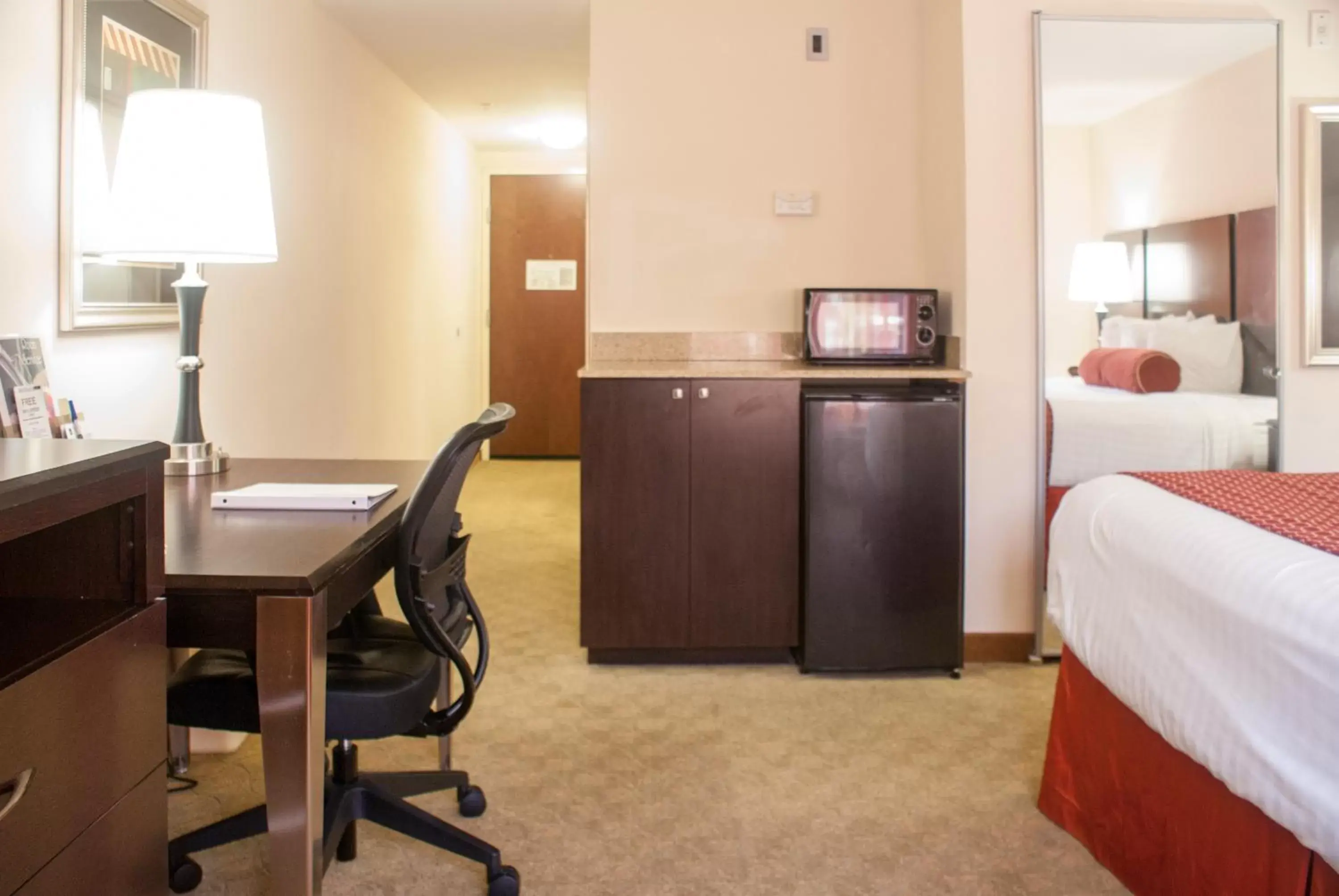 Decorative detail, Kitchen/Kitchenette in Best Western Plus Cecil Field Inn & Suites