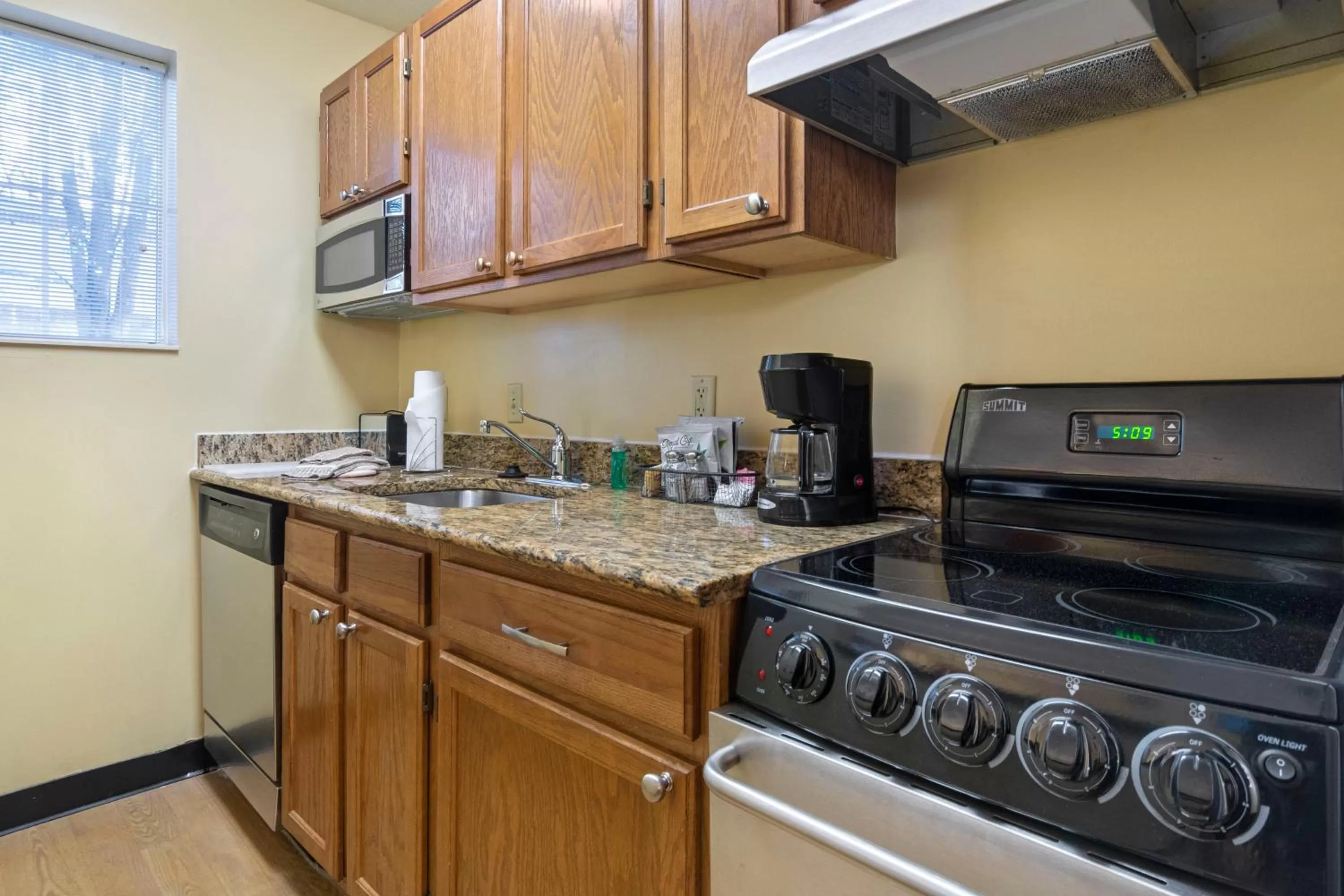 Kitchen or kitchenette in Extended Stay America Suites - Richmond - Glen Allen - Short Pump