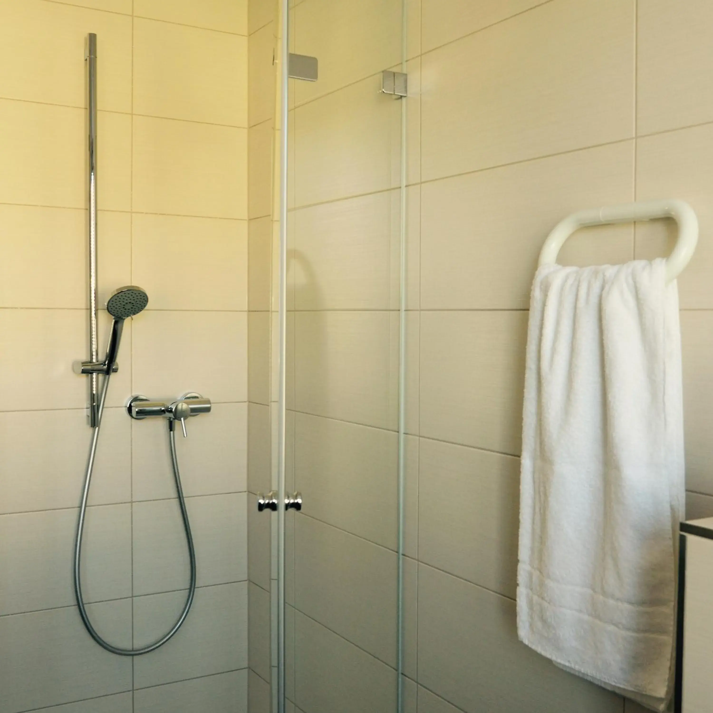 Shower, Bathroom in Hotel Five