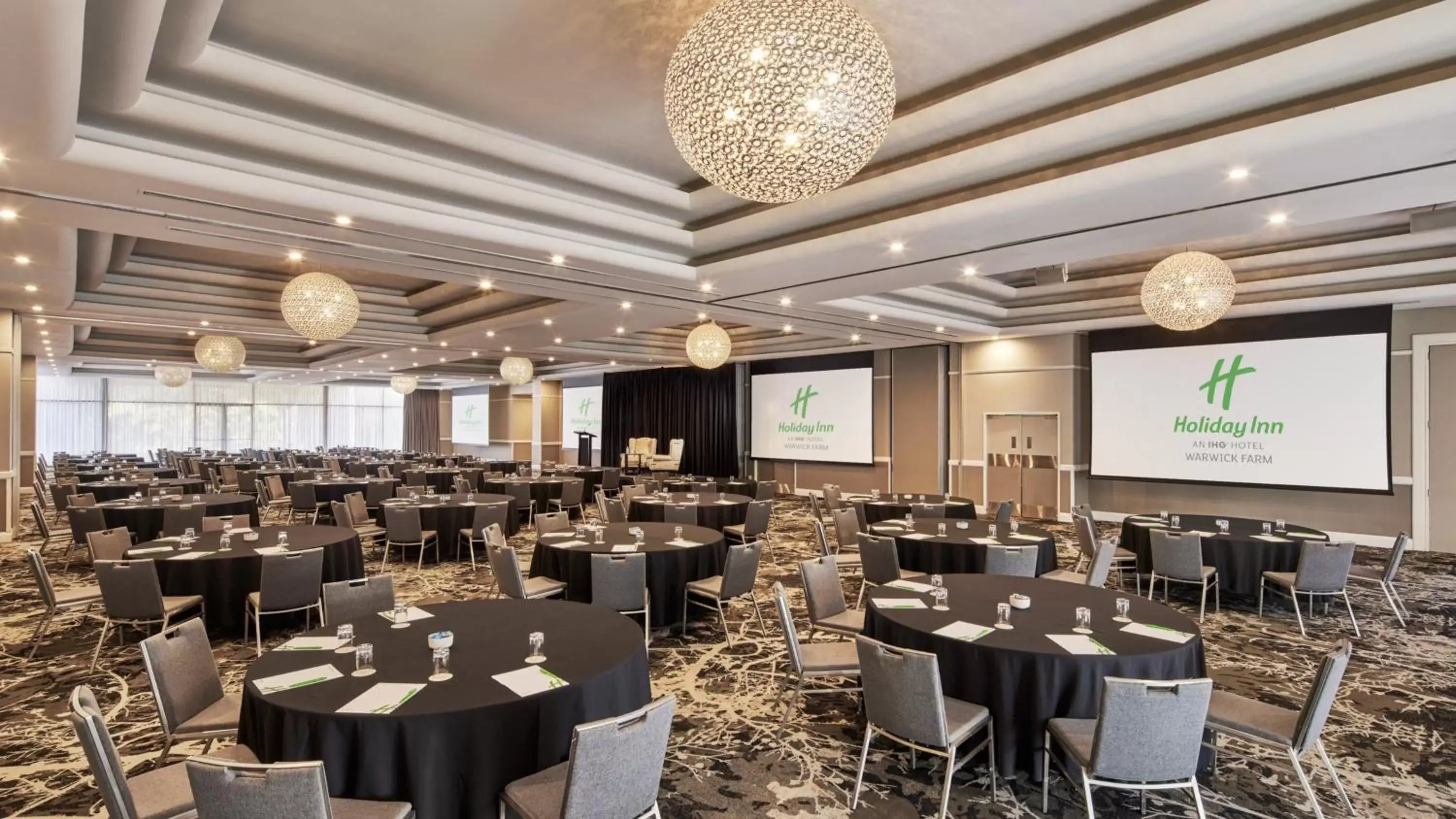 Banquet/Function facilities, Restaurant/Places to Eat in Holiday Inn Warwick Farm, an IHG Hotel