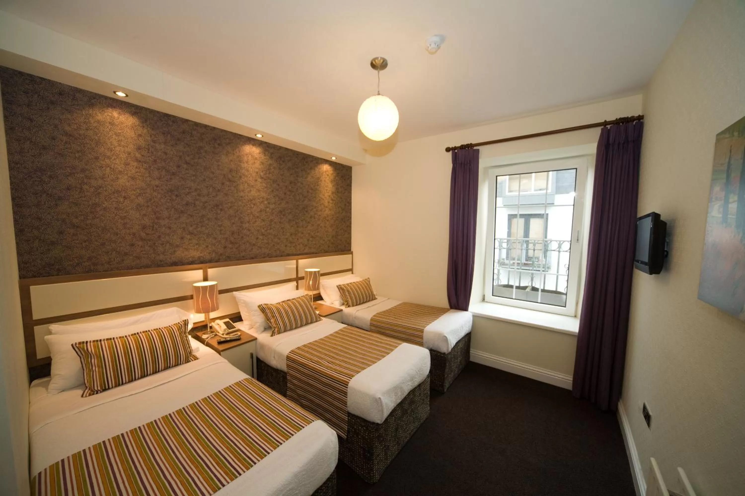 Day, Bed in The White Lady Hotel