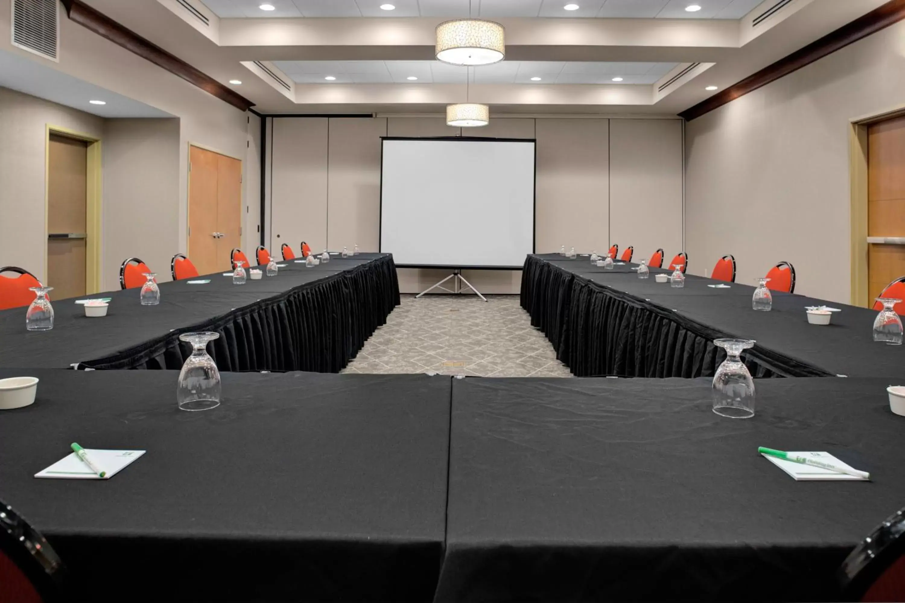 Meeting/conference room, Business Area/Conference Room in Holiday Inn Hotel & Suites Lima, an IHG Hotel