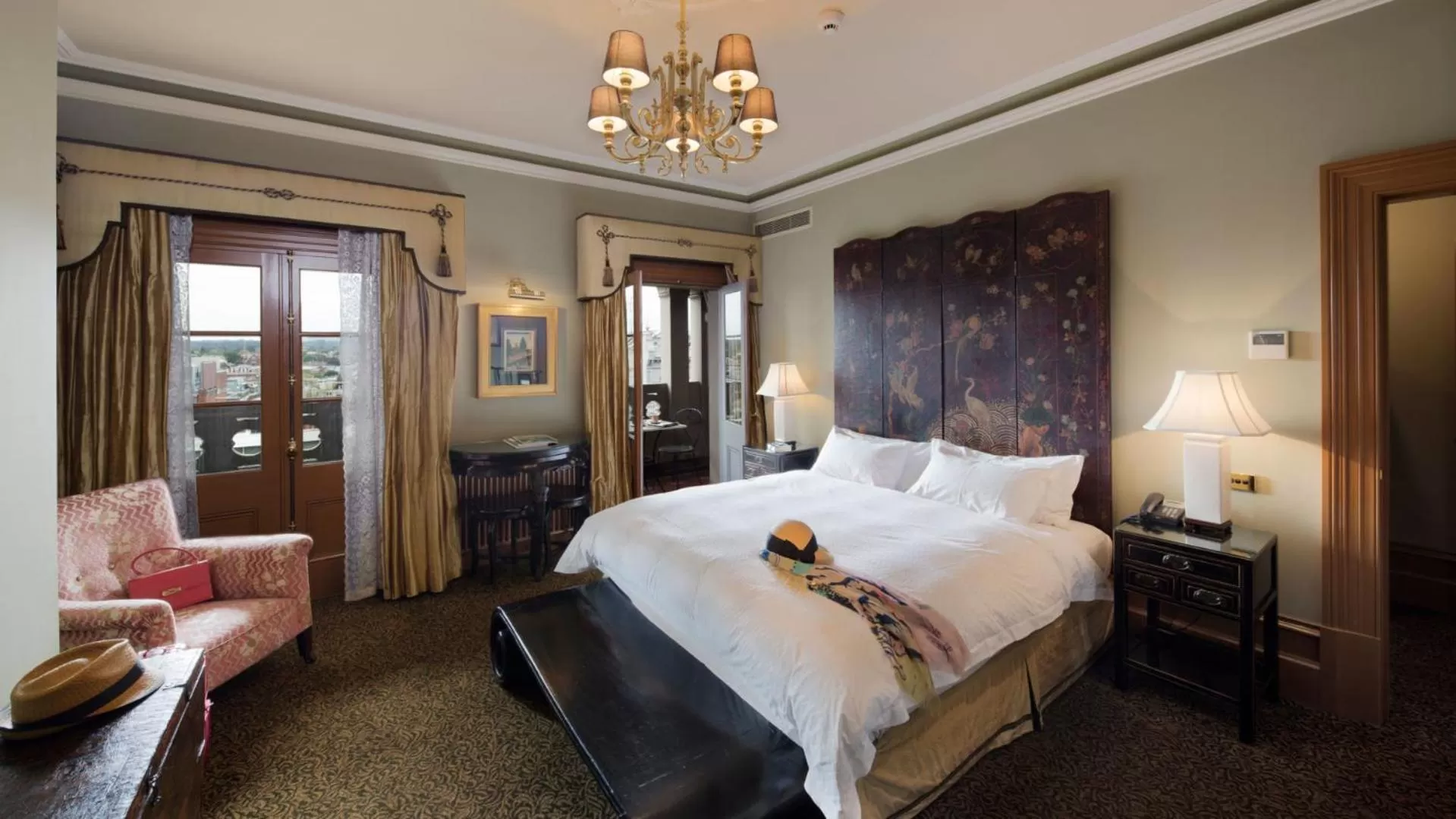 Bed in Craig's Royal Hotel