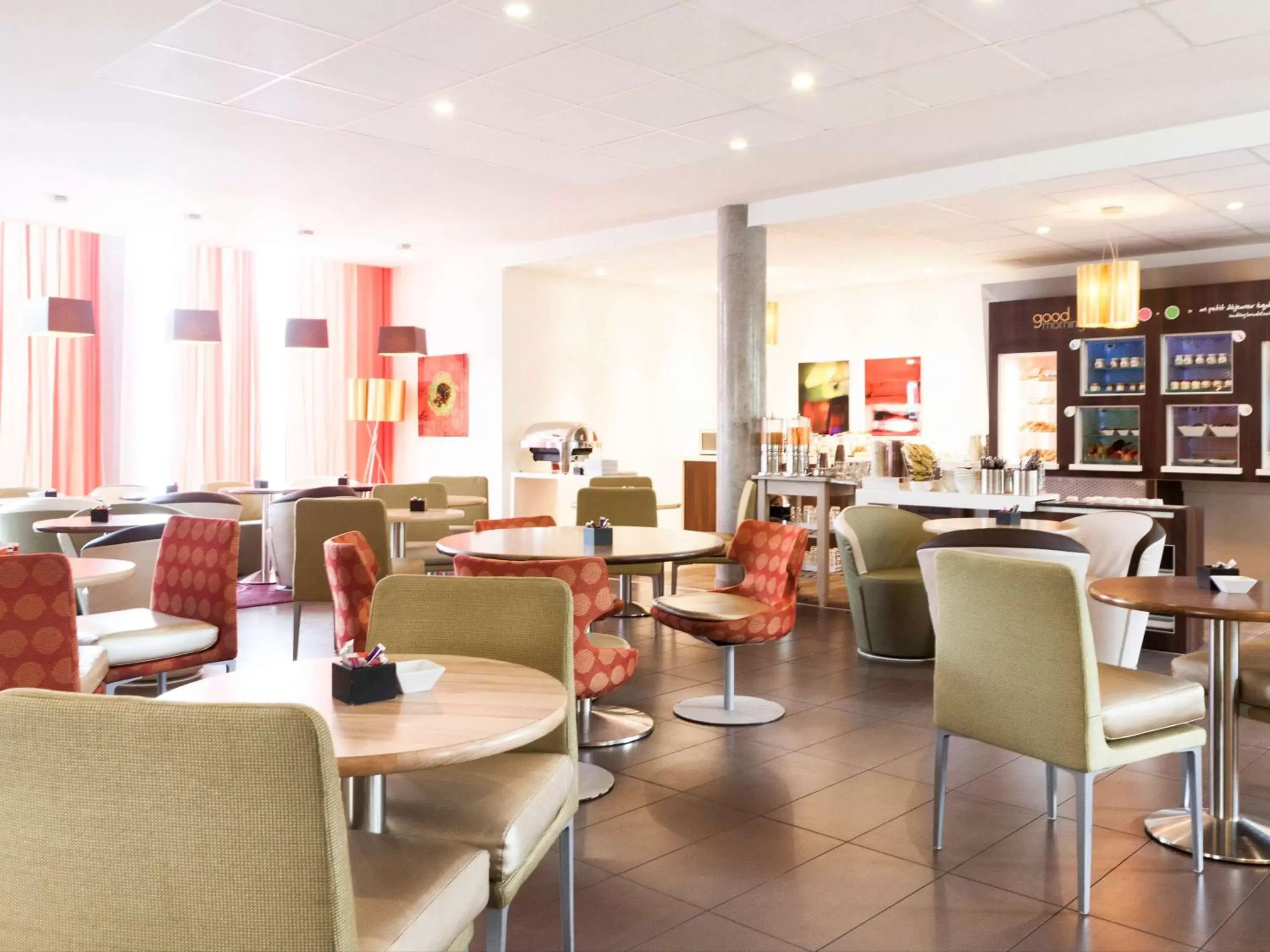 Restaurant/Places to Eat in Novotel Suites Reims Centre