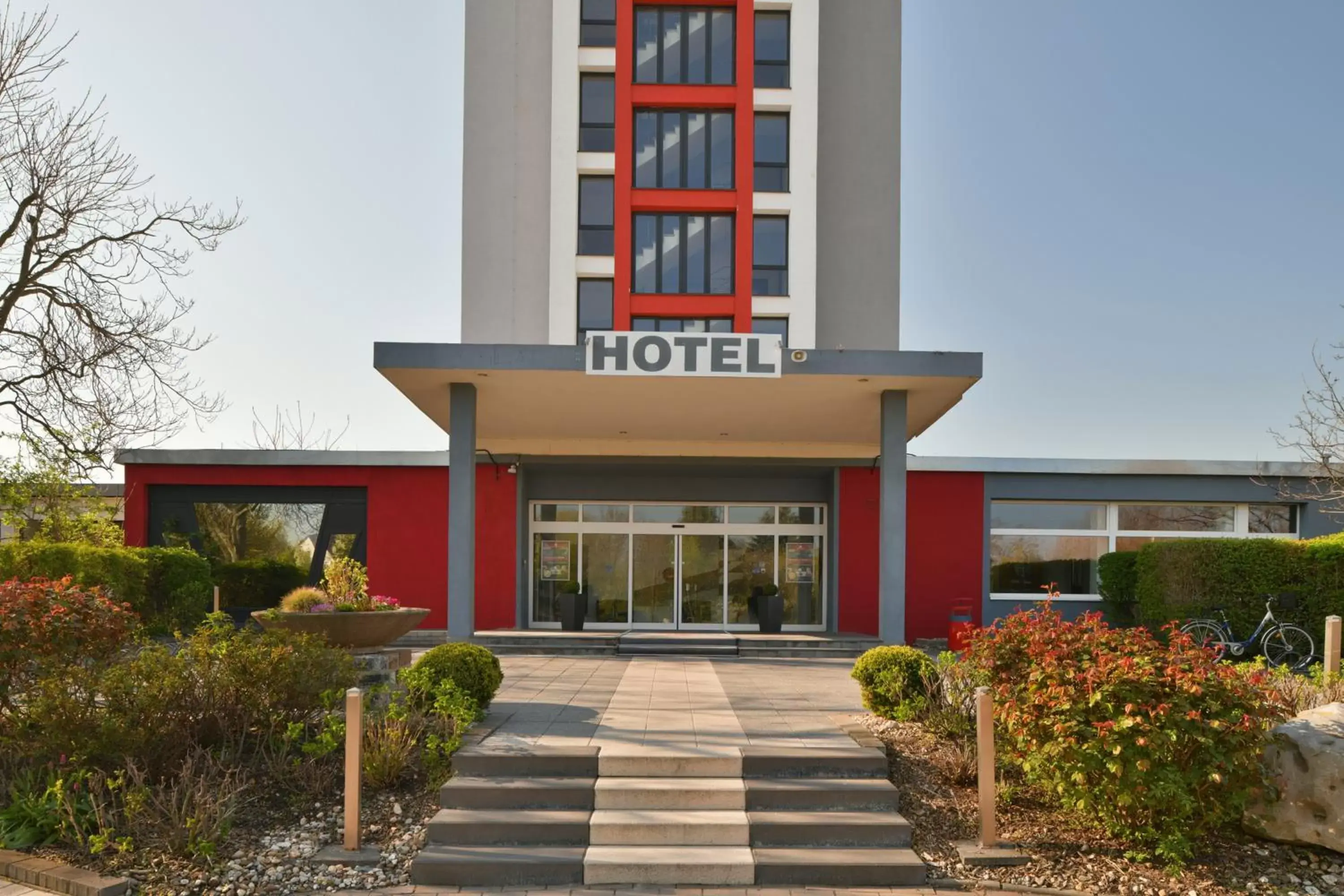 Facade/entrance in SKYHOTEL Merseburg