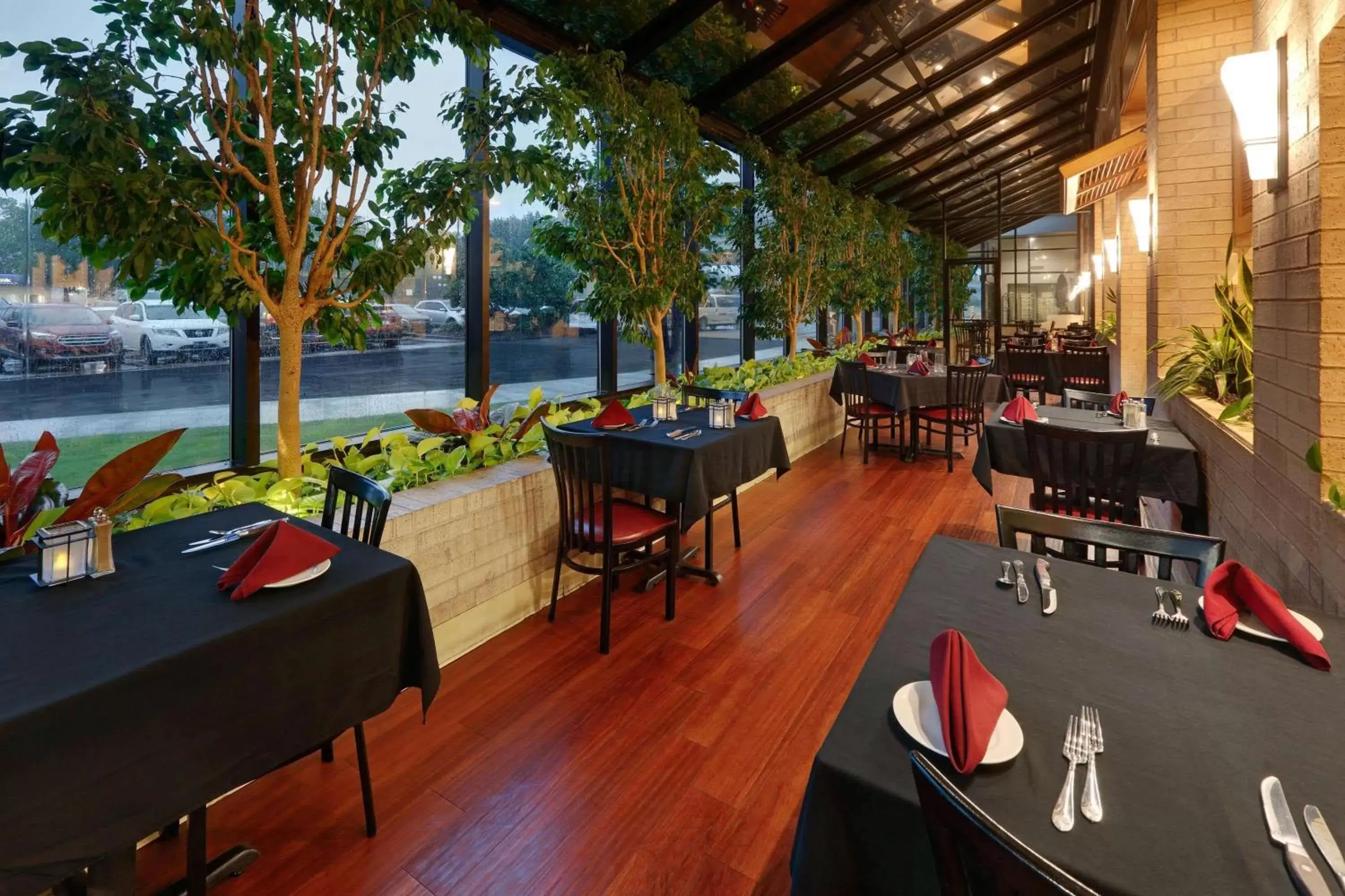 Restaurant/Places to Eat in Wyndham Riverfront Hotel