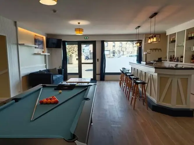 Lounge or bar, Billiards in Hôtel de la Mairie