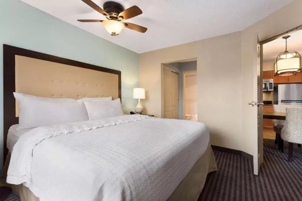 Photo of the whole room, Bed in Homewood Suites by Hilton Columbus-Hilliard