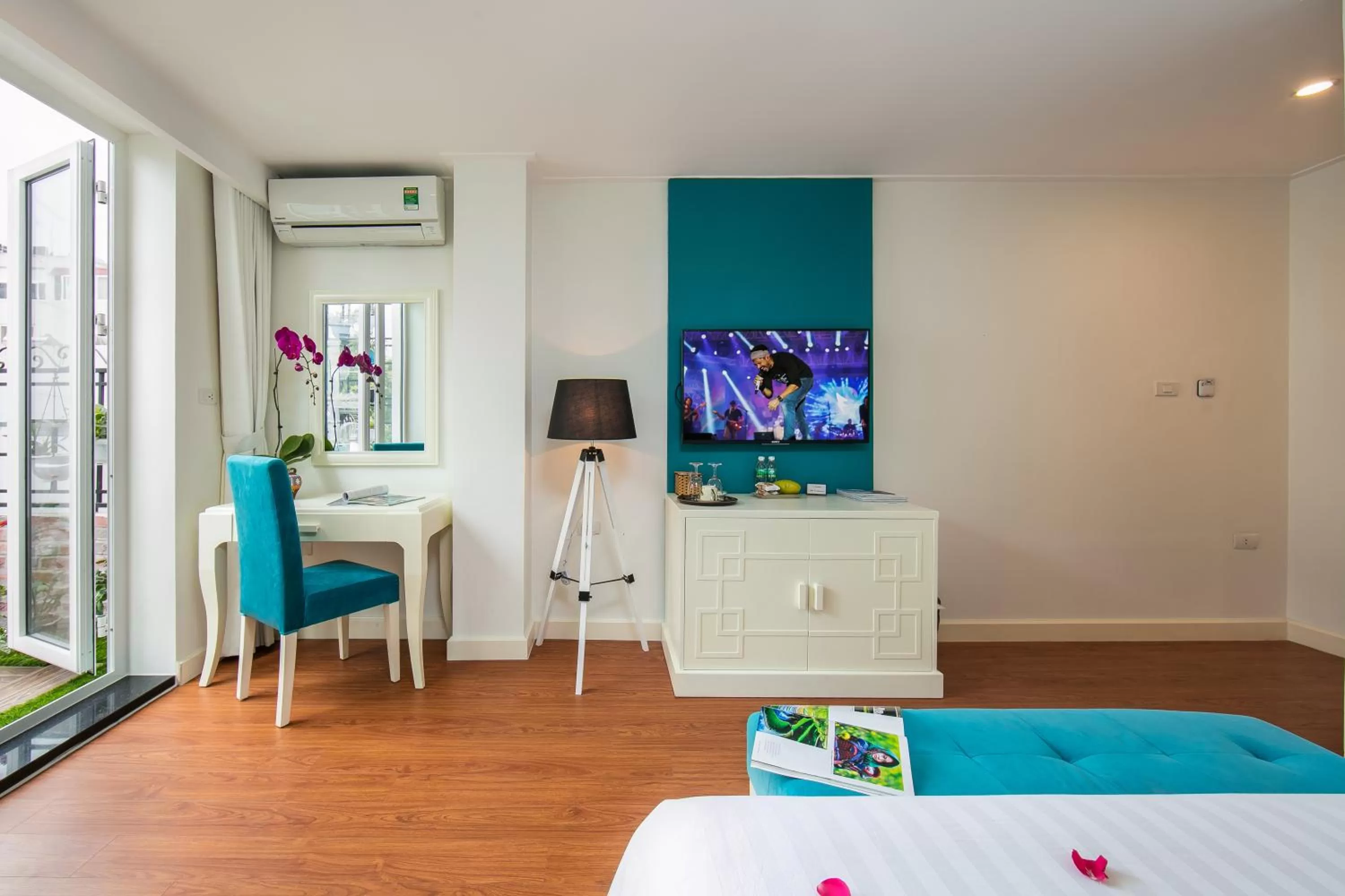 TV and multimedia, Bed in Hanoi La Selva Hotel