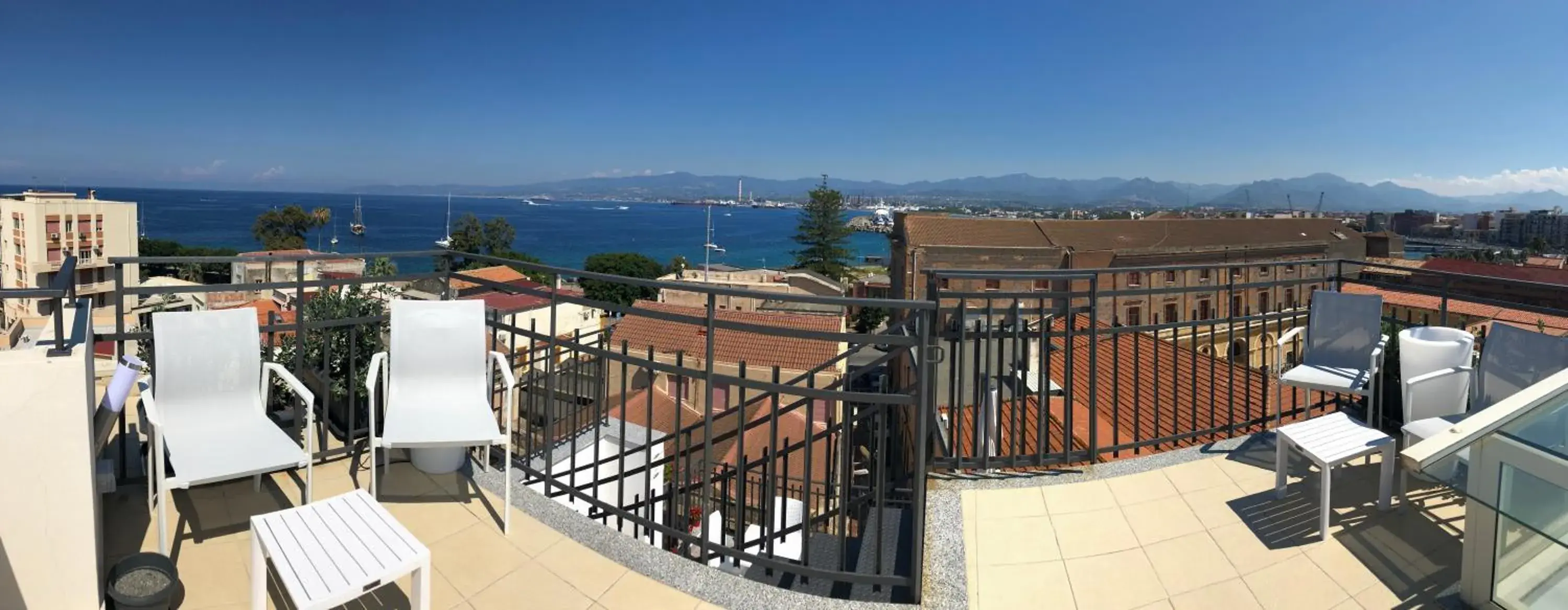 Balcony/Terrace in Albergo Milazzo INN - AiMori
