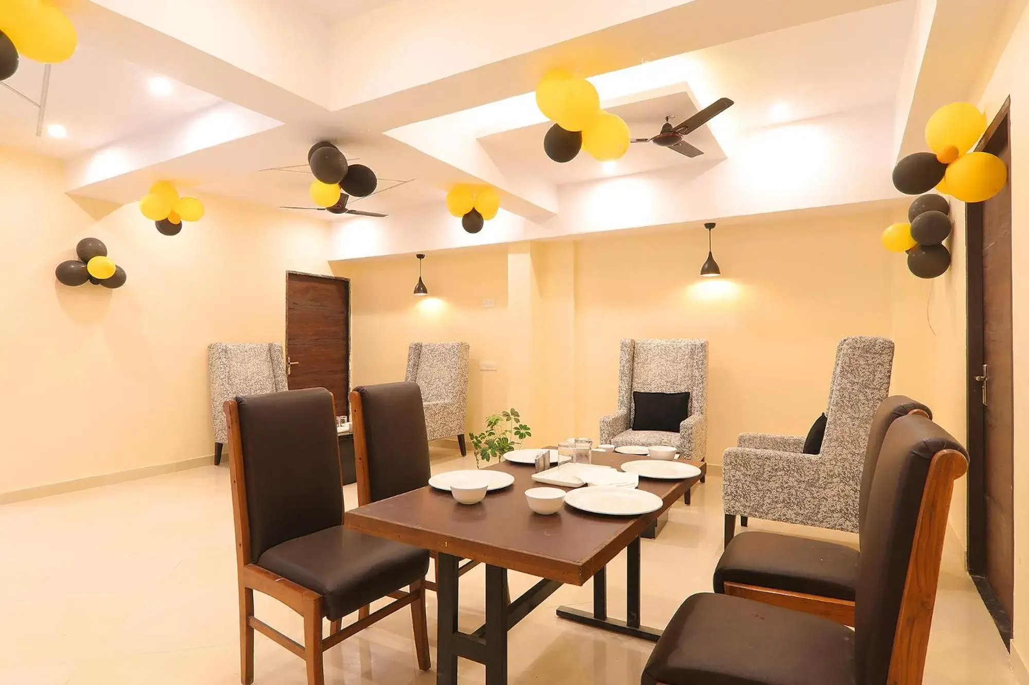 Restaurant/places to eat in FabHotel Blueark Restaurant/places to eat in FabHotel Blueark