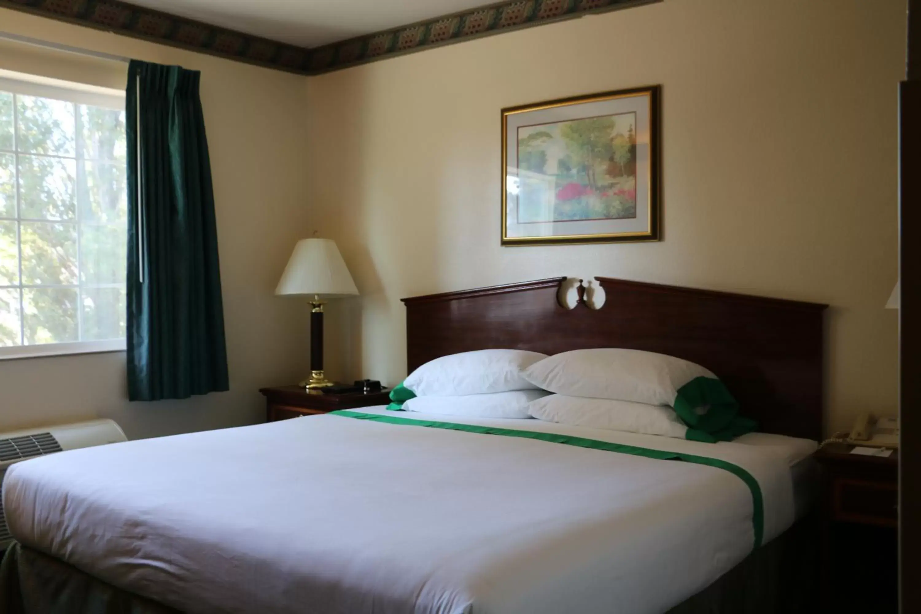 Bedroom, Bed in GuestHouse Inn & Suites Kelso/Longview