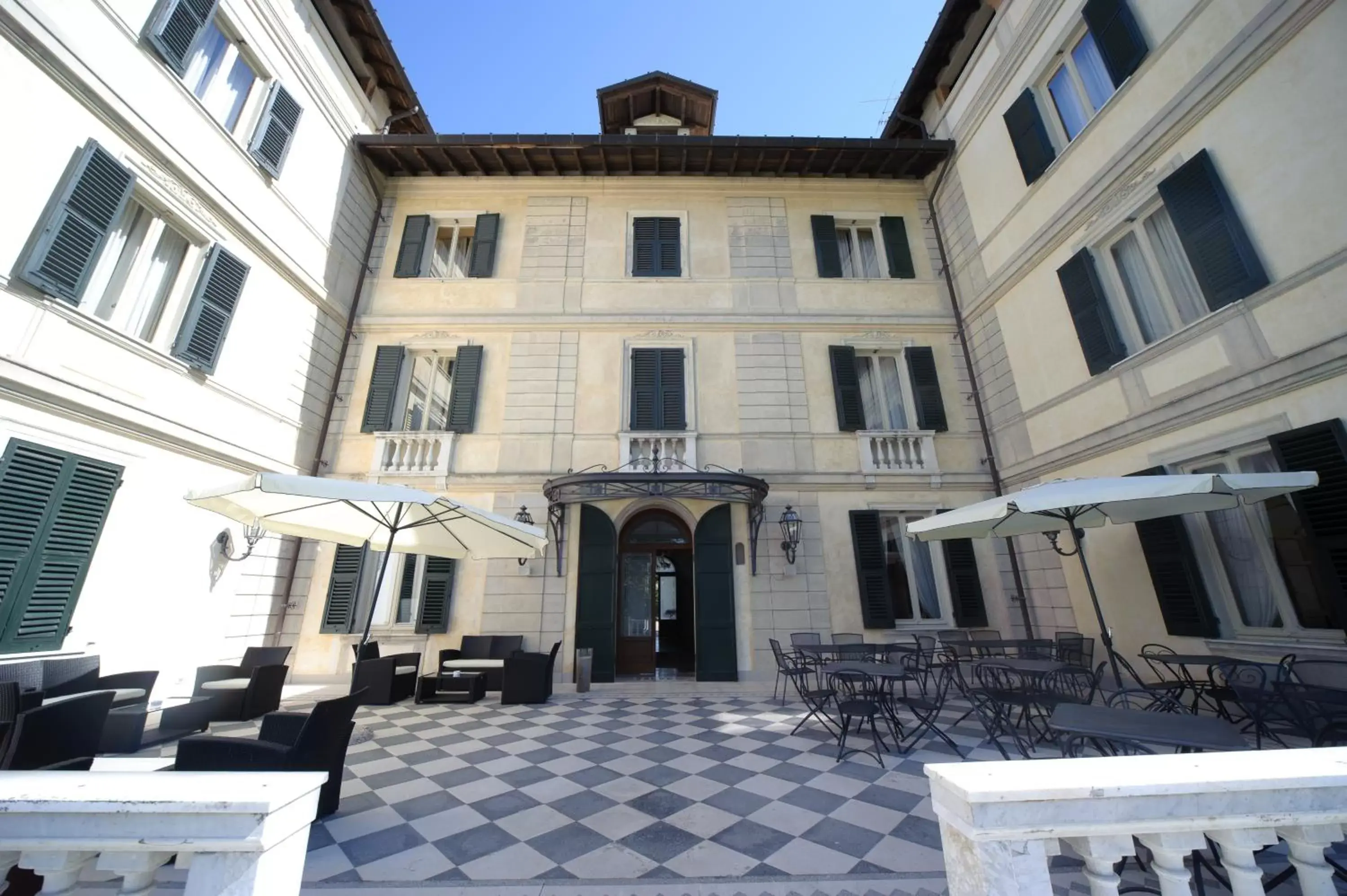 Facade/Entrance in Hotel Villa La Bollina