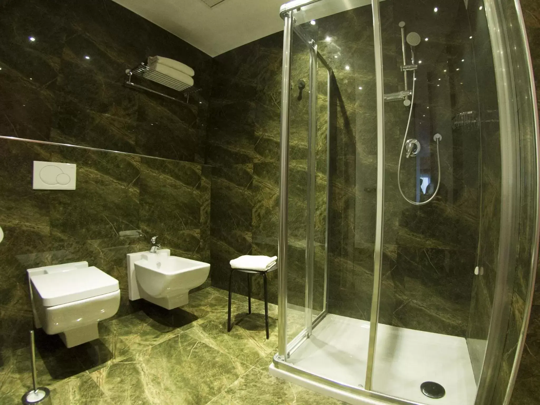 Bathroom in Catania International Airport Hotel