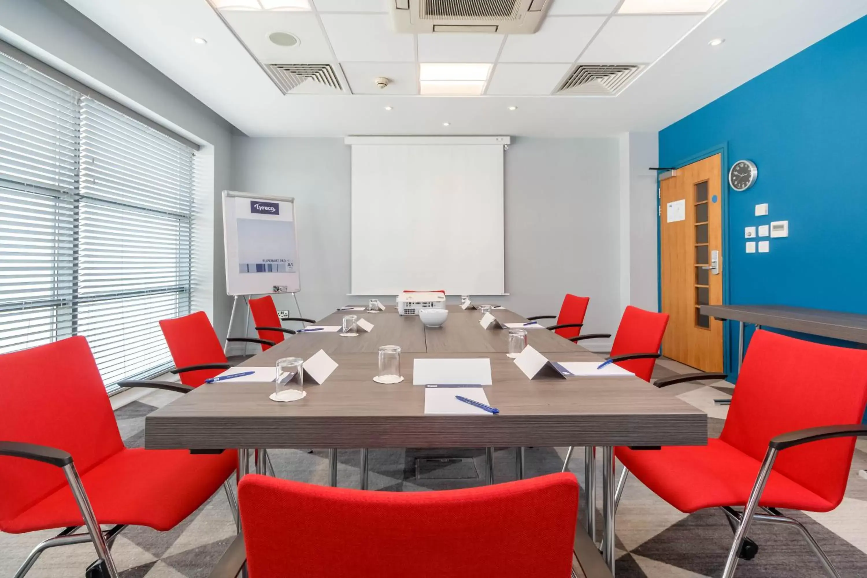 Meeting/conference room in Holiday Inn Express Walsall M6, J10, an IHG Hotel