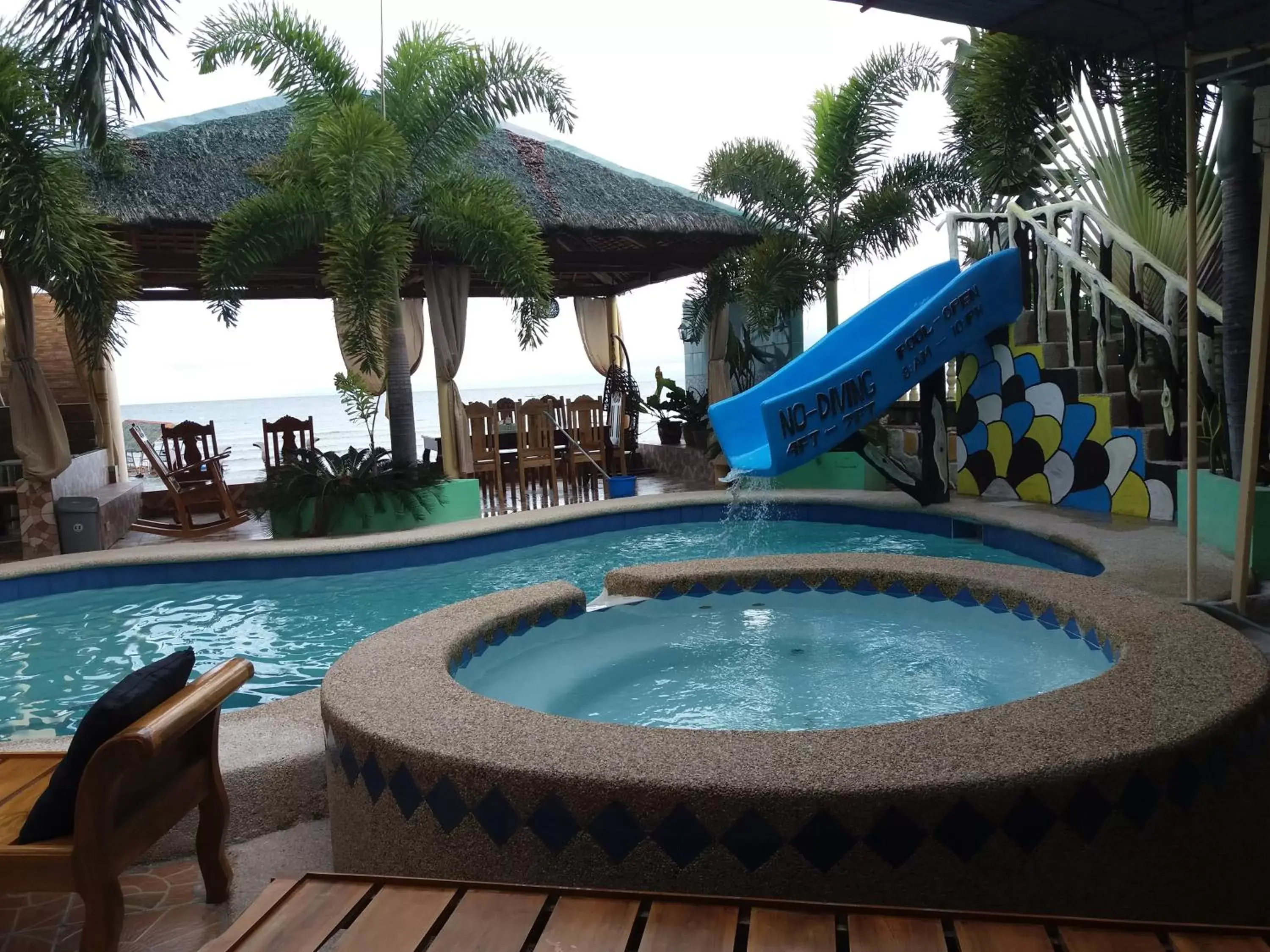 Swimming Pool in Sascha's Resort Oslob